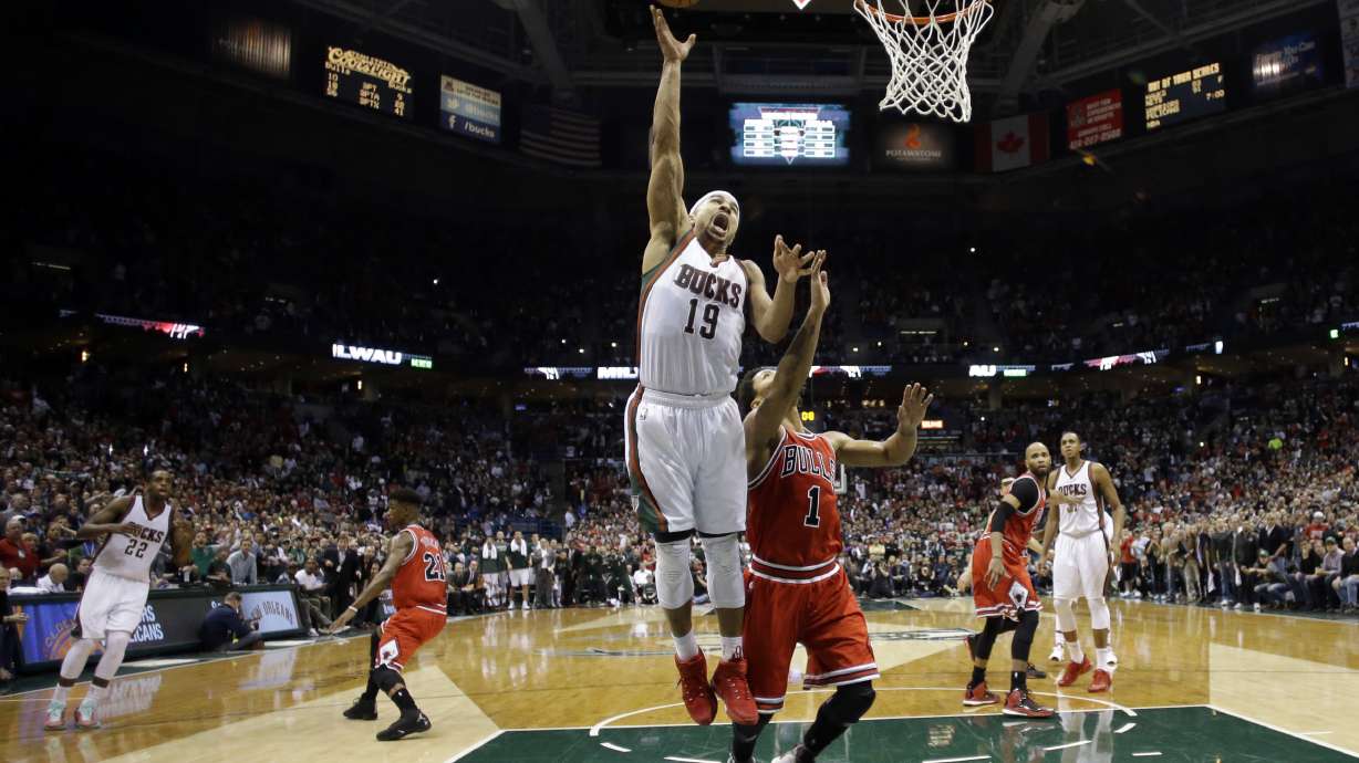 Bayless' layup at buzzer gives Bucks 92-90 win over Bulls