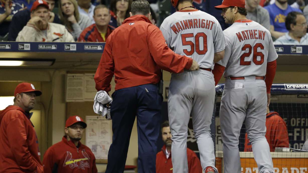 Cards ace Wainwright placed on 15-day DL with ankle injury