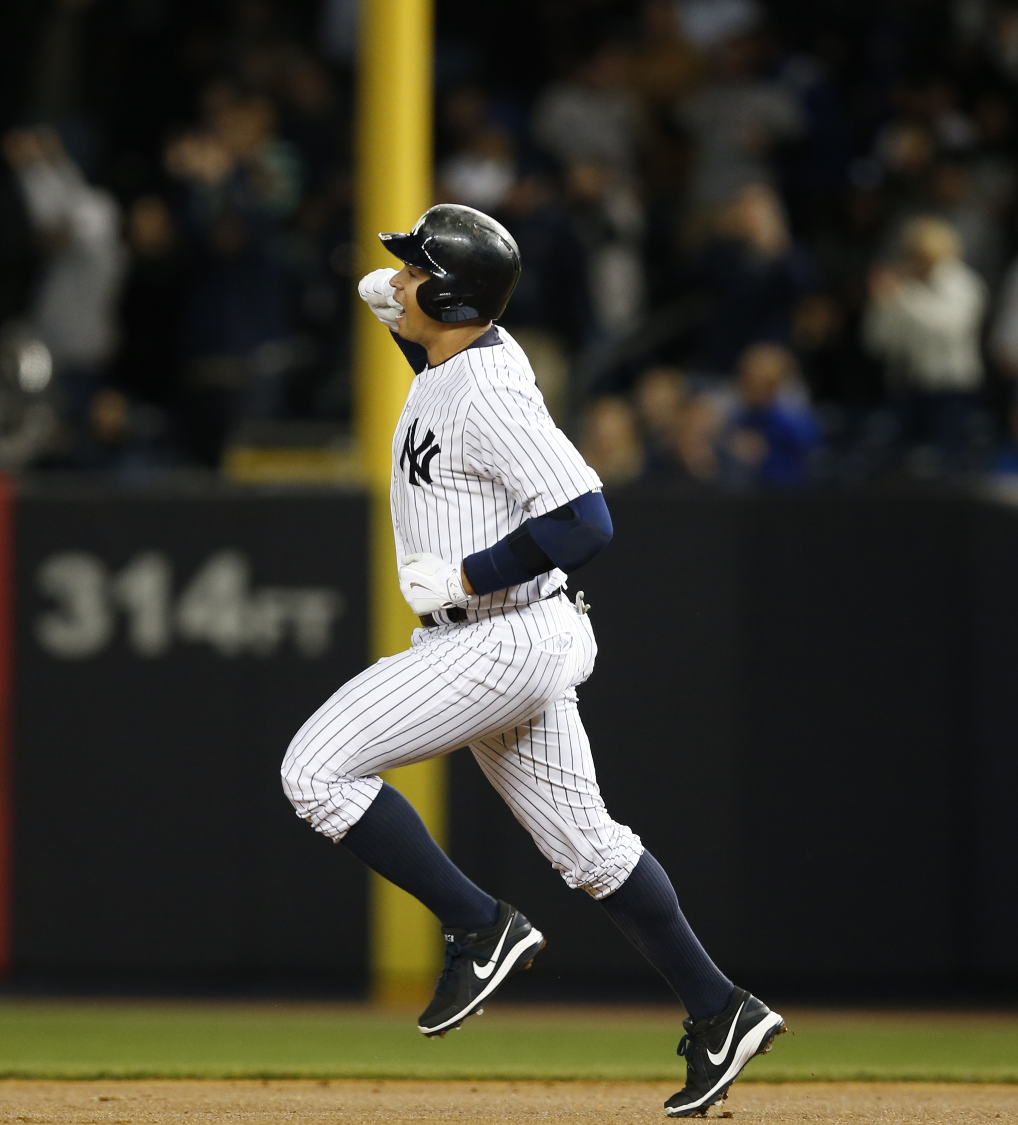 A-Rod hits 659th homer, moves within 1 of Mays for 4th place