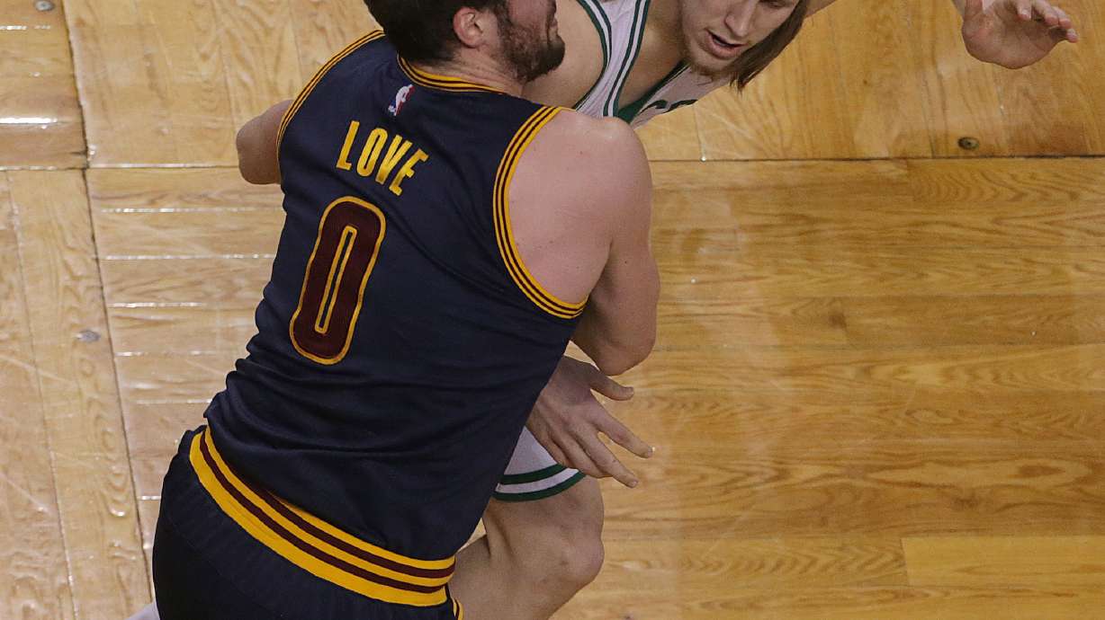 Cavs' Love likely done for season with shoulder injury