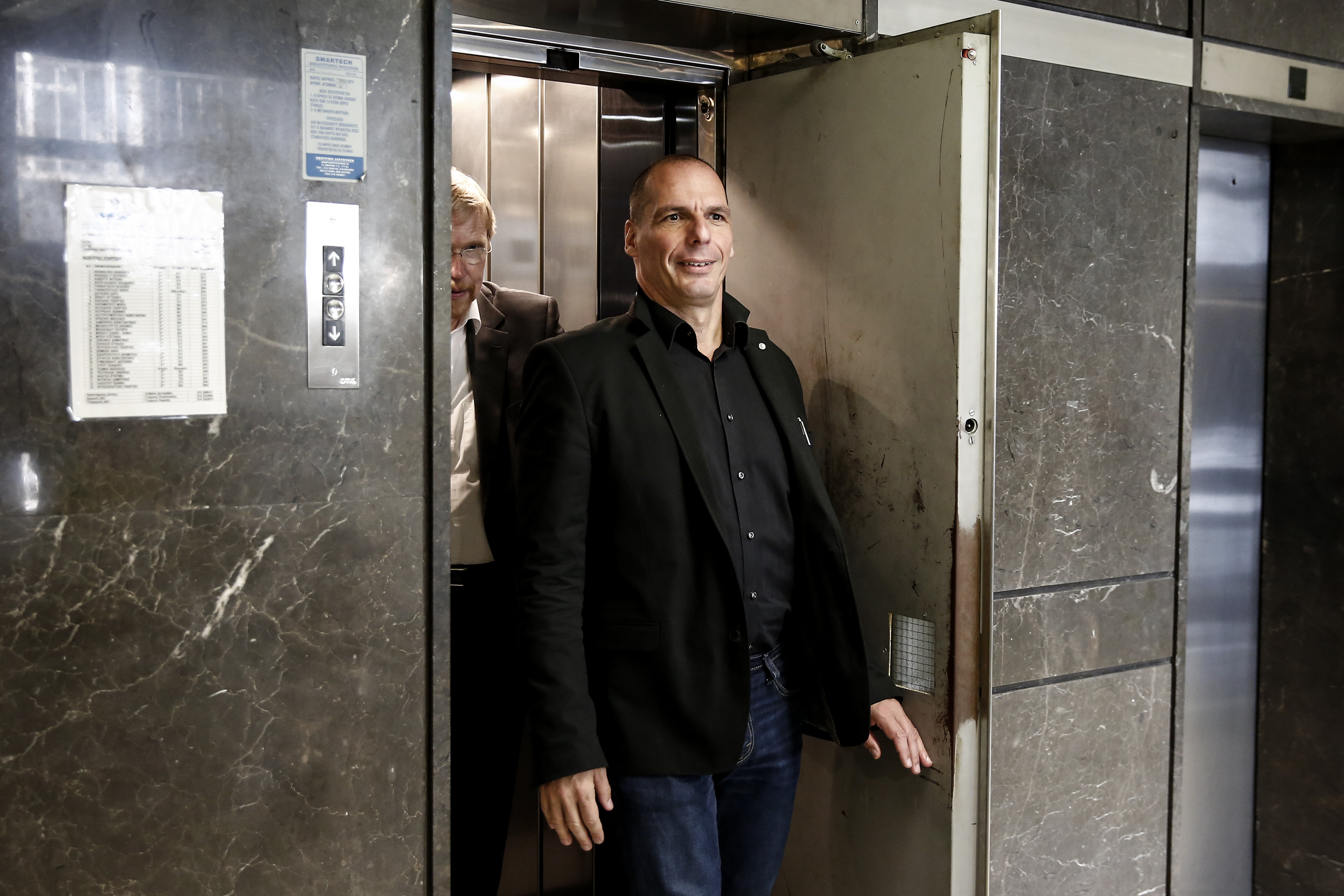 Greece to present reforms draft to creditors to unlock loans