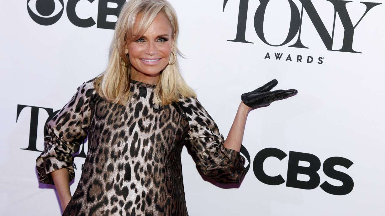 Kristin Chenoweth has no words about co-hosting Tonys