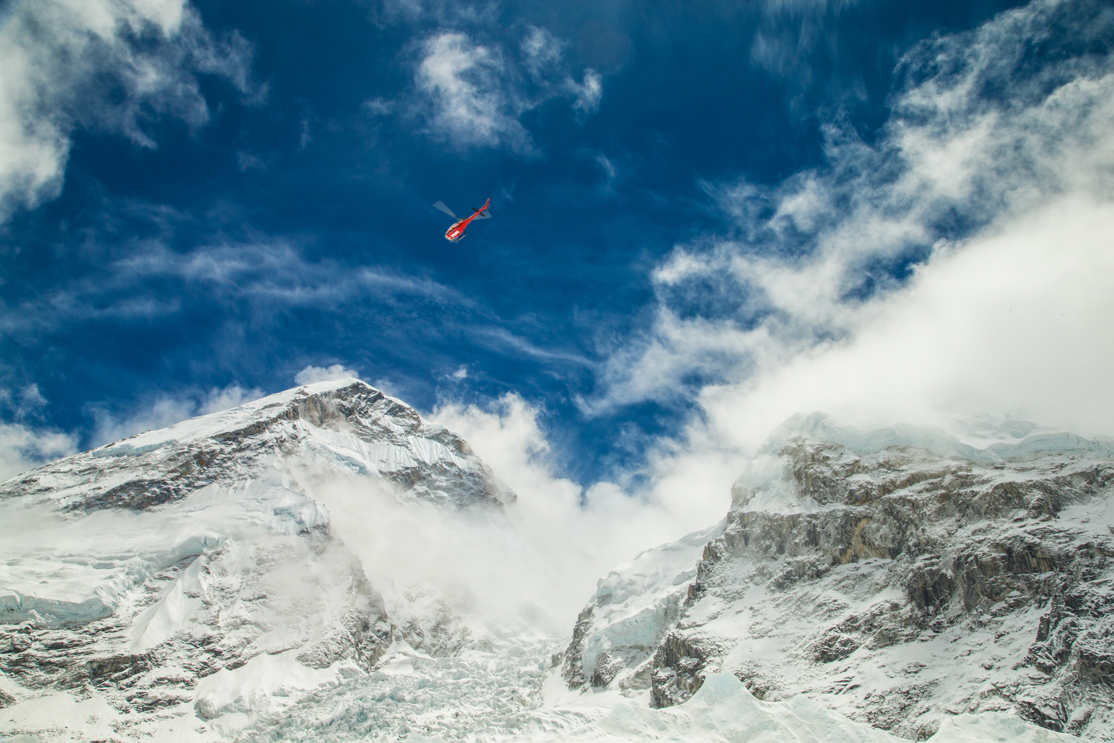 China suspends climbing on north side of Everest