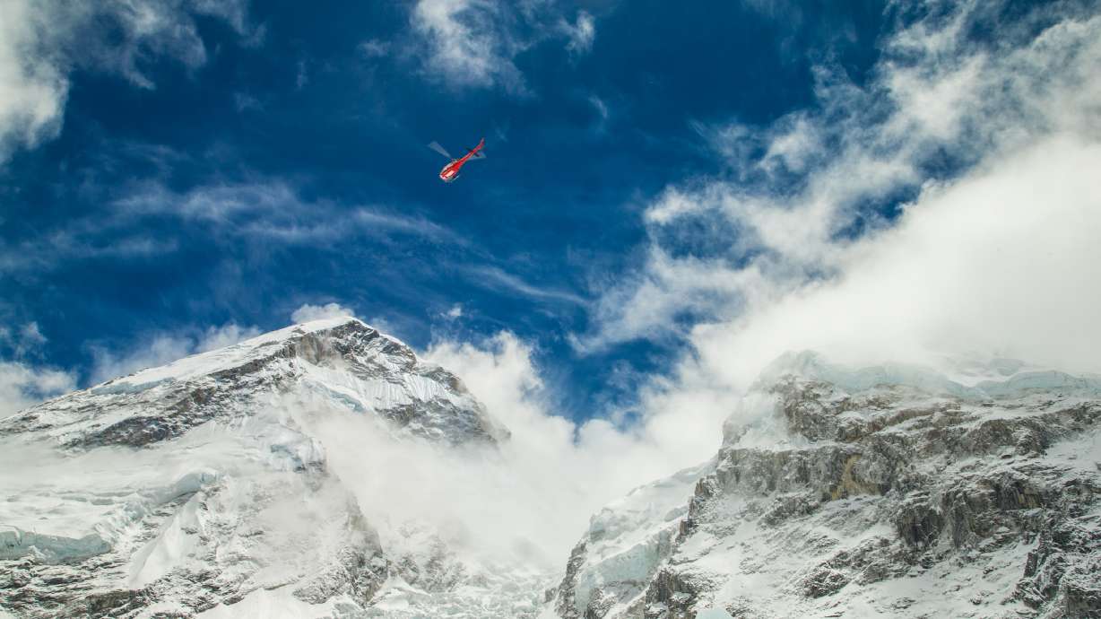 China suspends climbing on north side of Everest