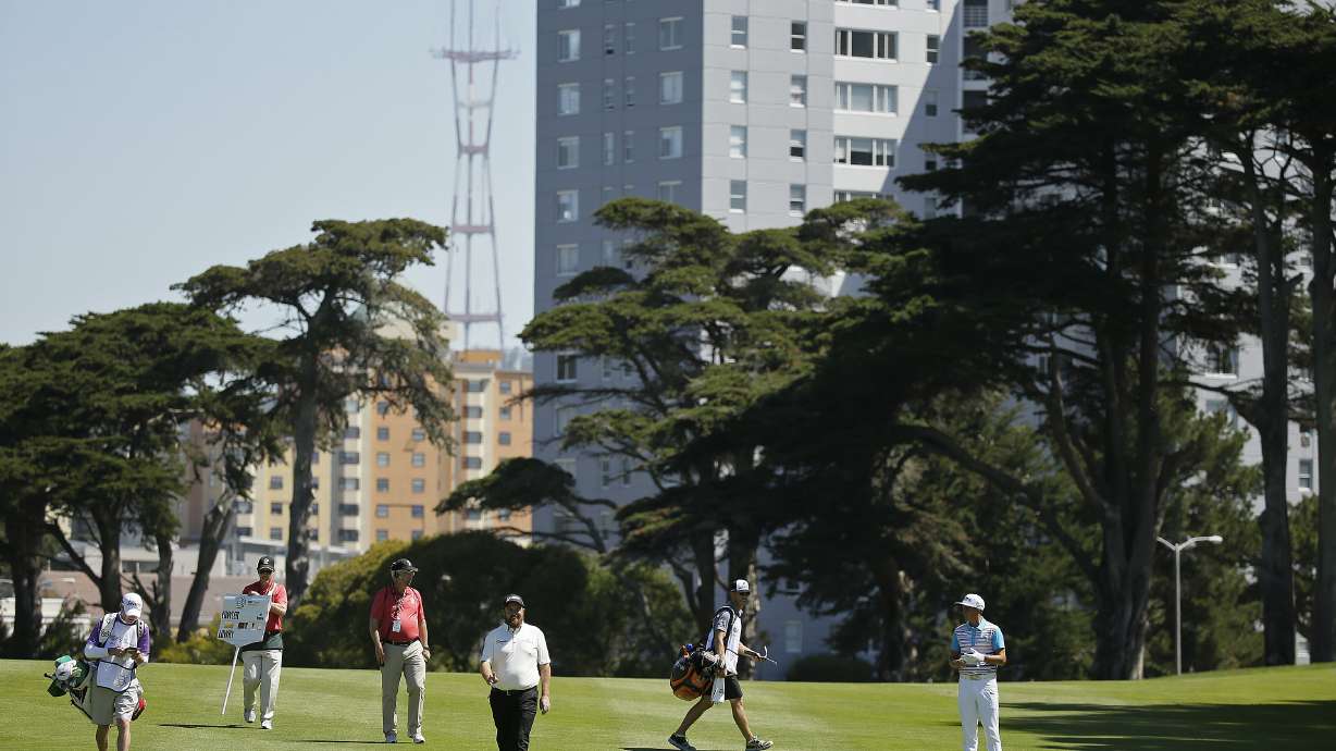 Fowler wins Thursday to secure spot Saturday in Match Play