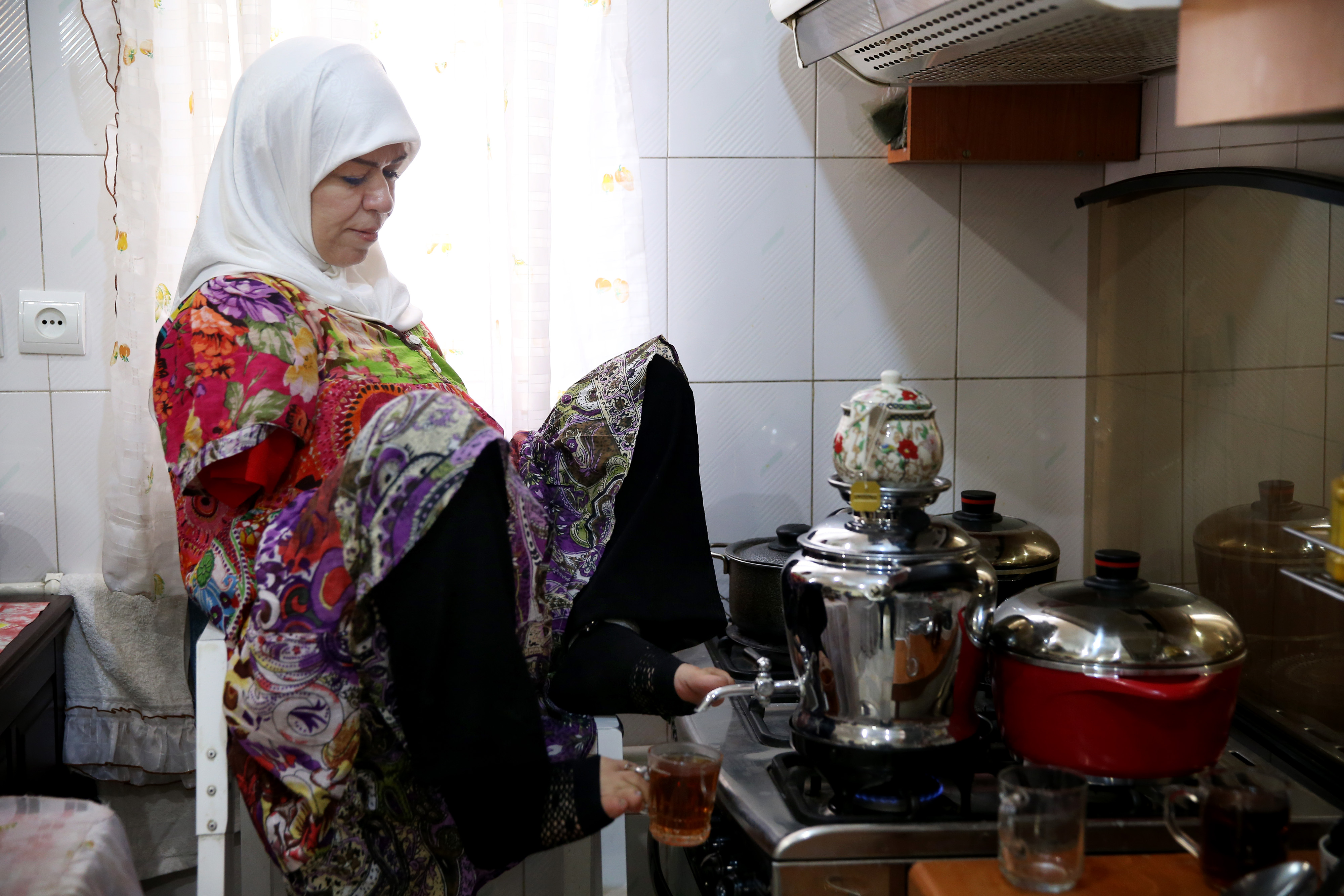 Iran woman with no arms helps others to live with disability