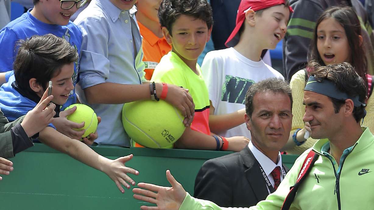 Federer beats Gimeno-Traver to reach Istanbul semifinals