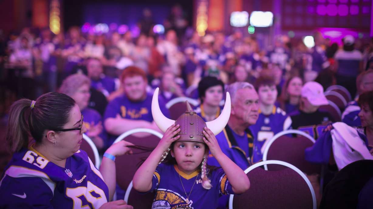 Vikings take 6 picks into final day of NFL draft