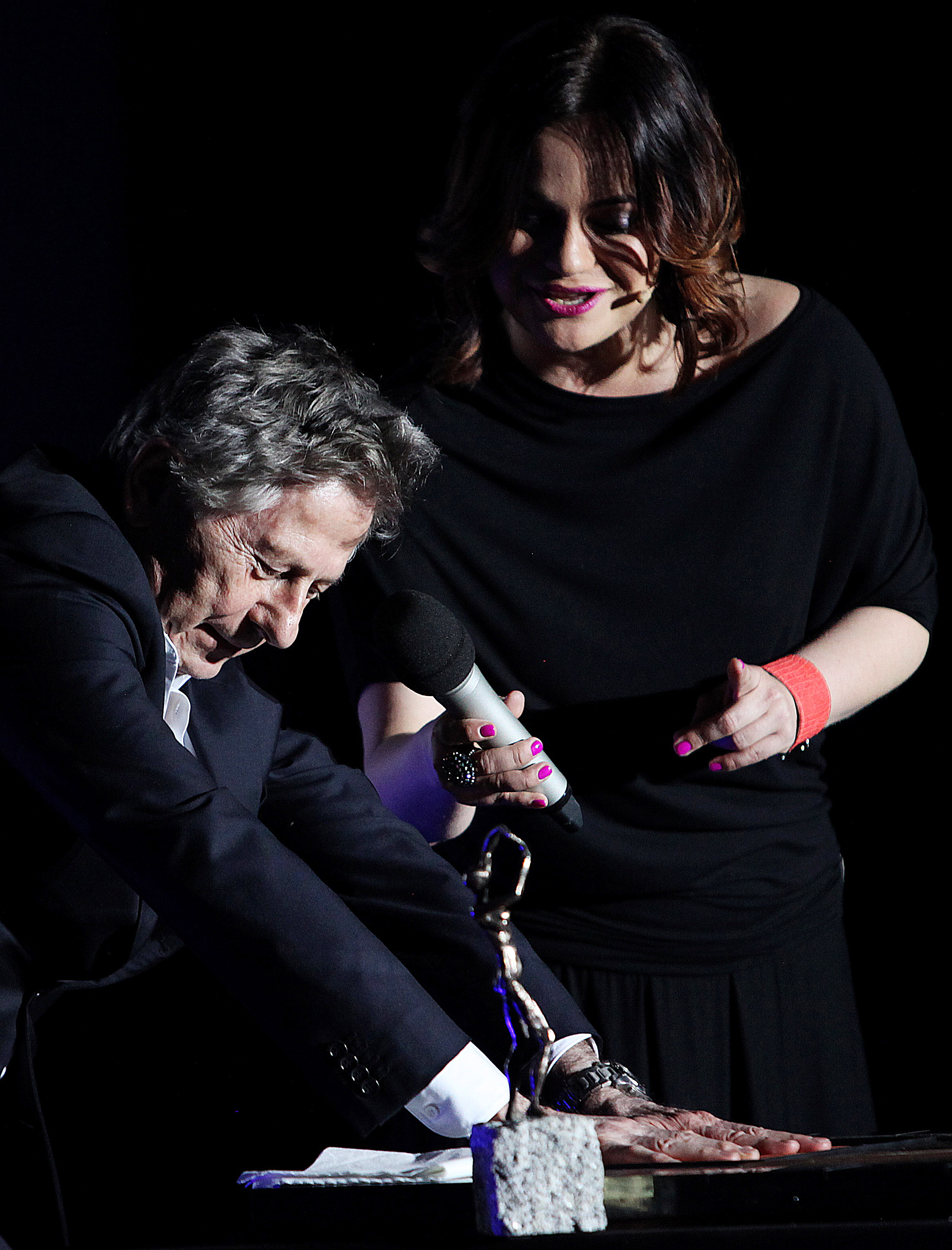 Wanted by the US, Roman Polanski gets film award in Poland