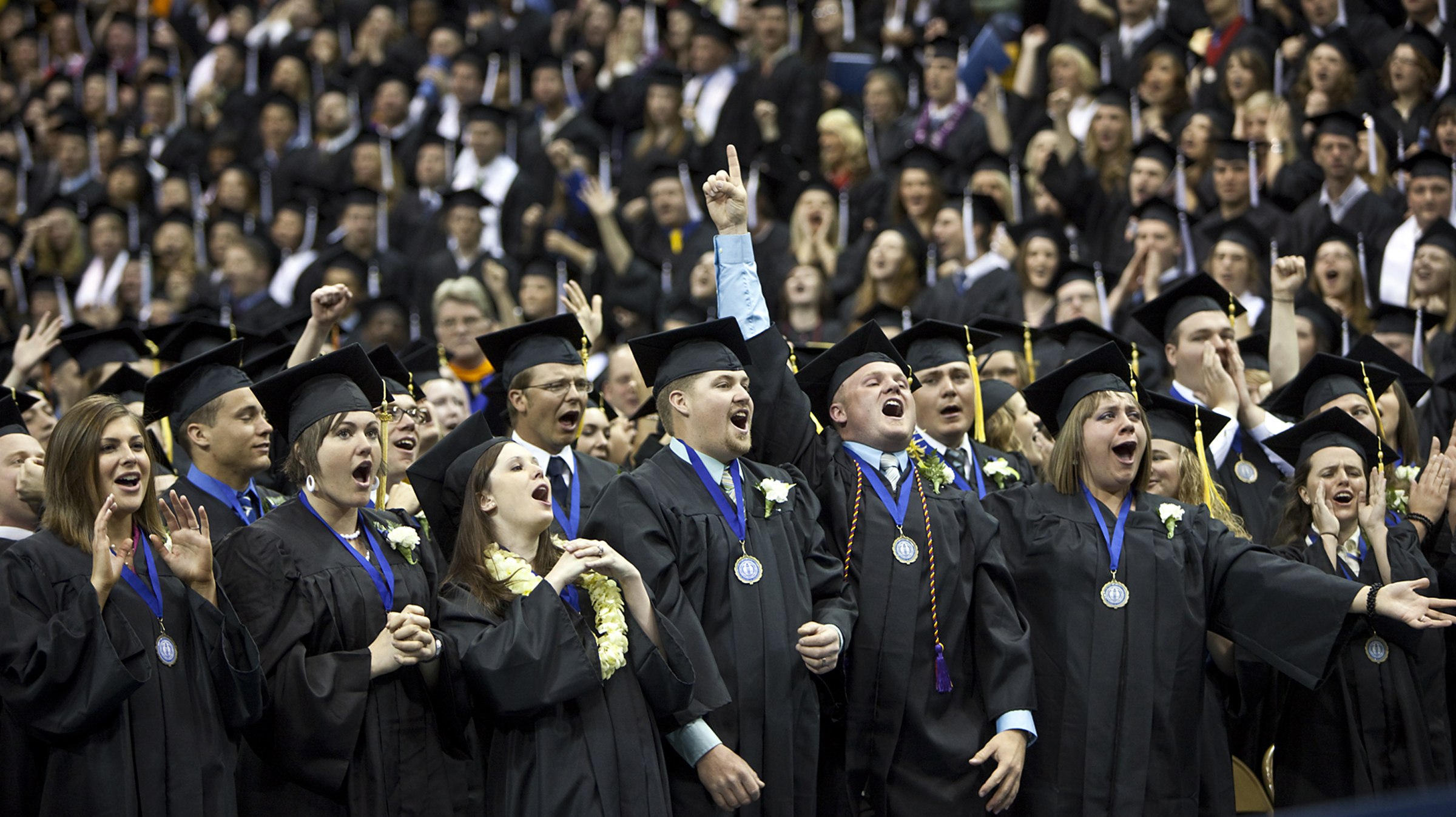 USU awards 5,830 degrees in 2015 commencement