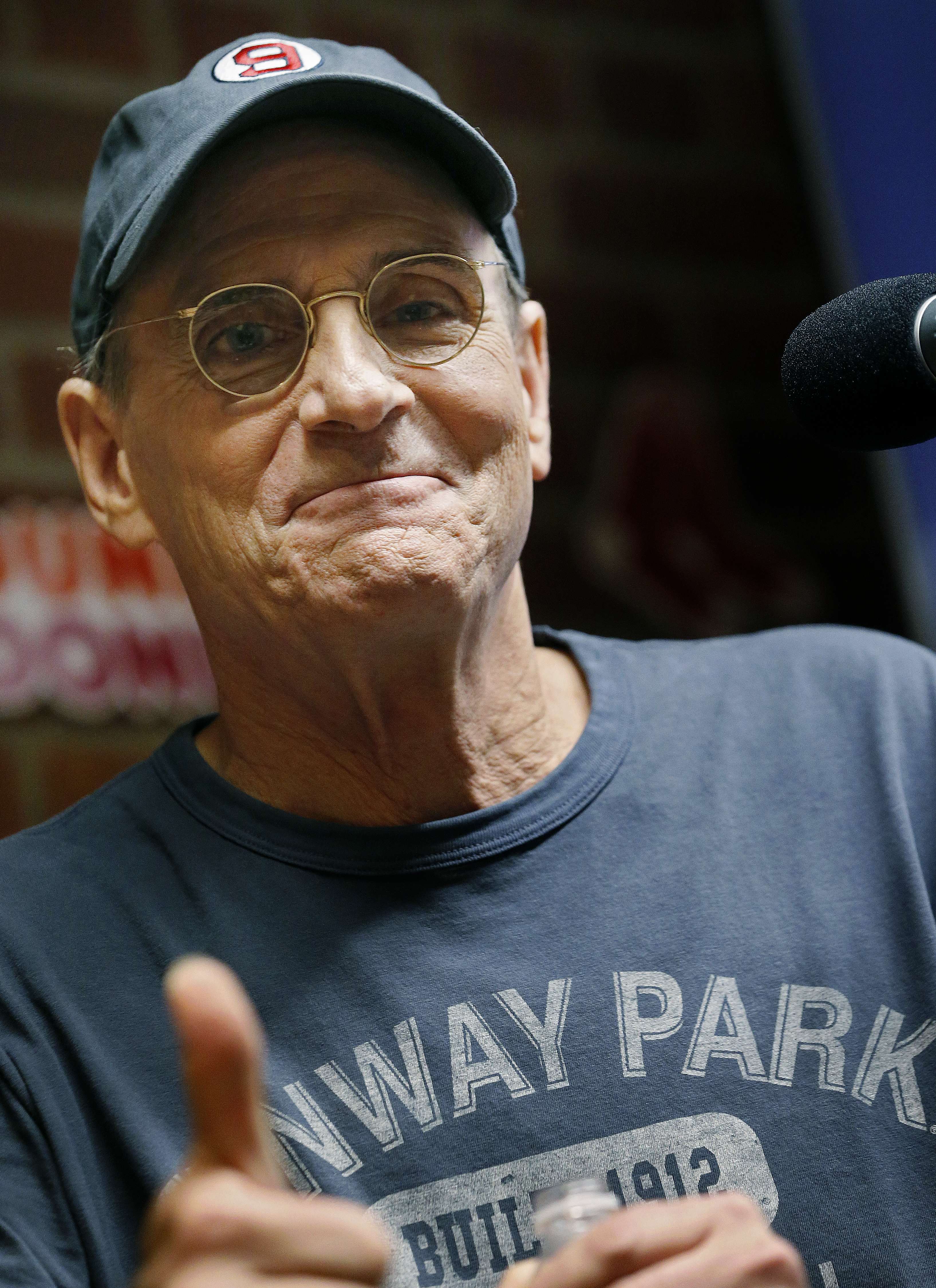 James Taylor debuts song about Red Sox-Yankees at Fenway