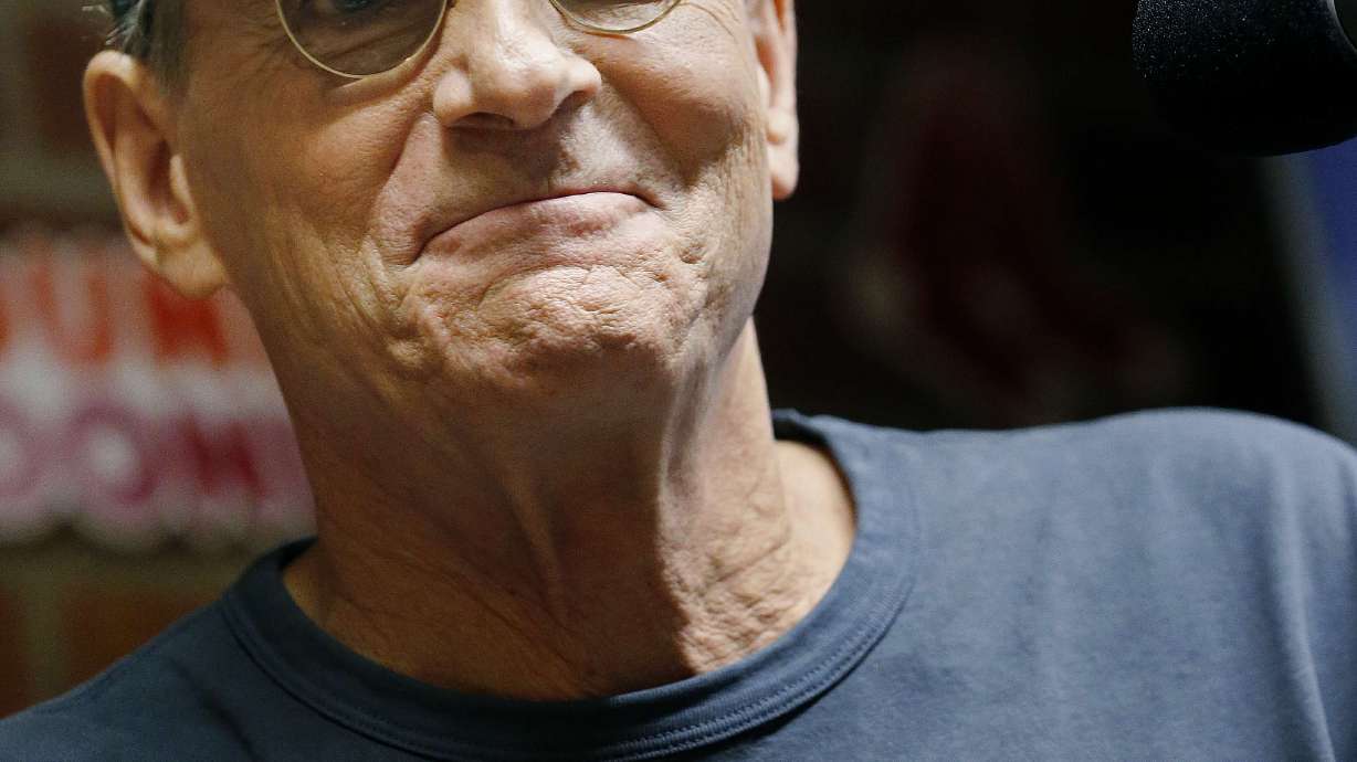 James Taylor debuts song about Red Sox-Yankees at Fenway