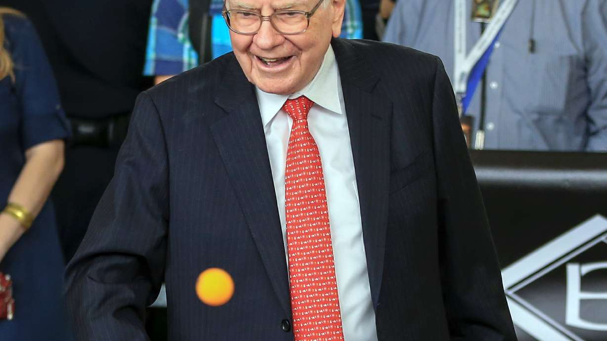 Buffett says raising interest rates hard as Europe struggles