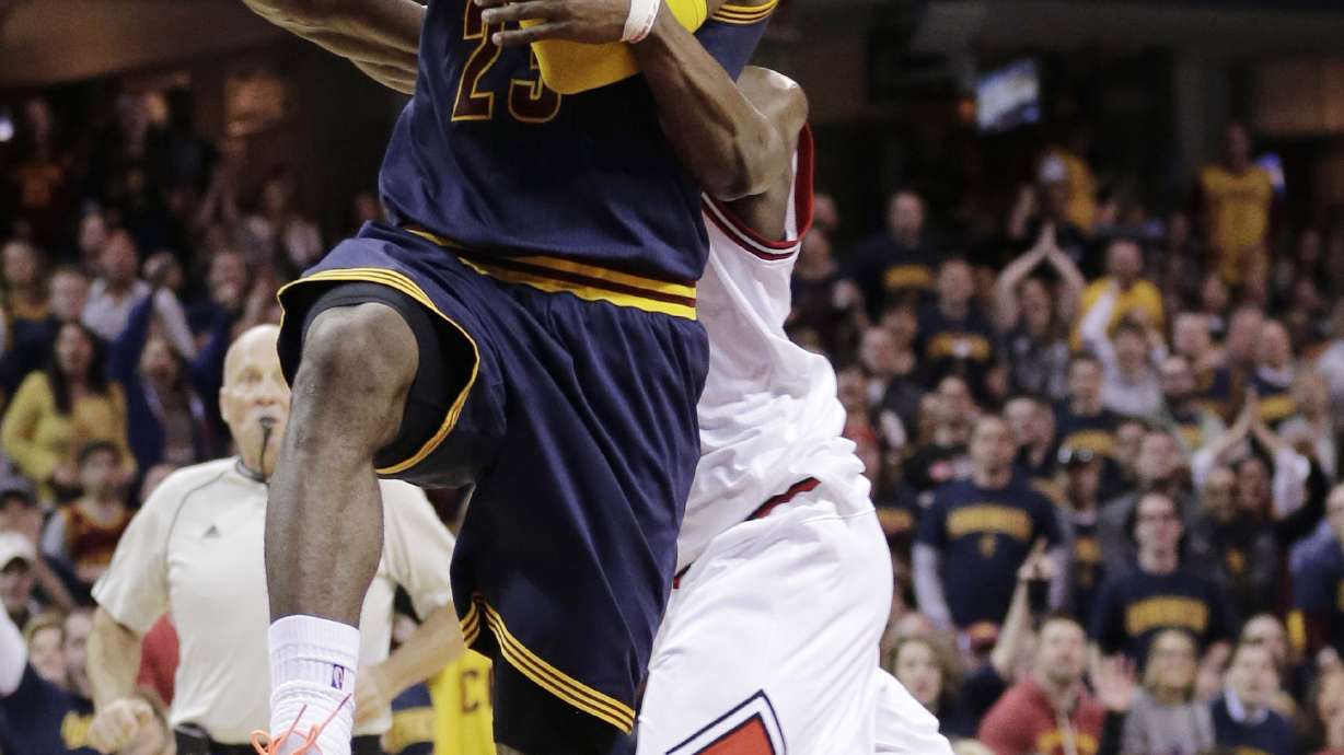LeBron lifts media blackout to call Chris Paul