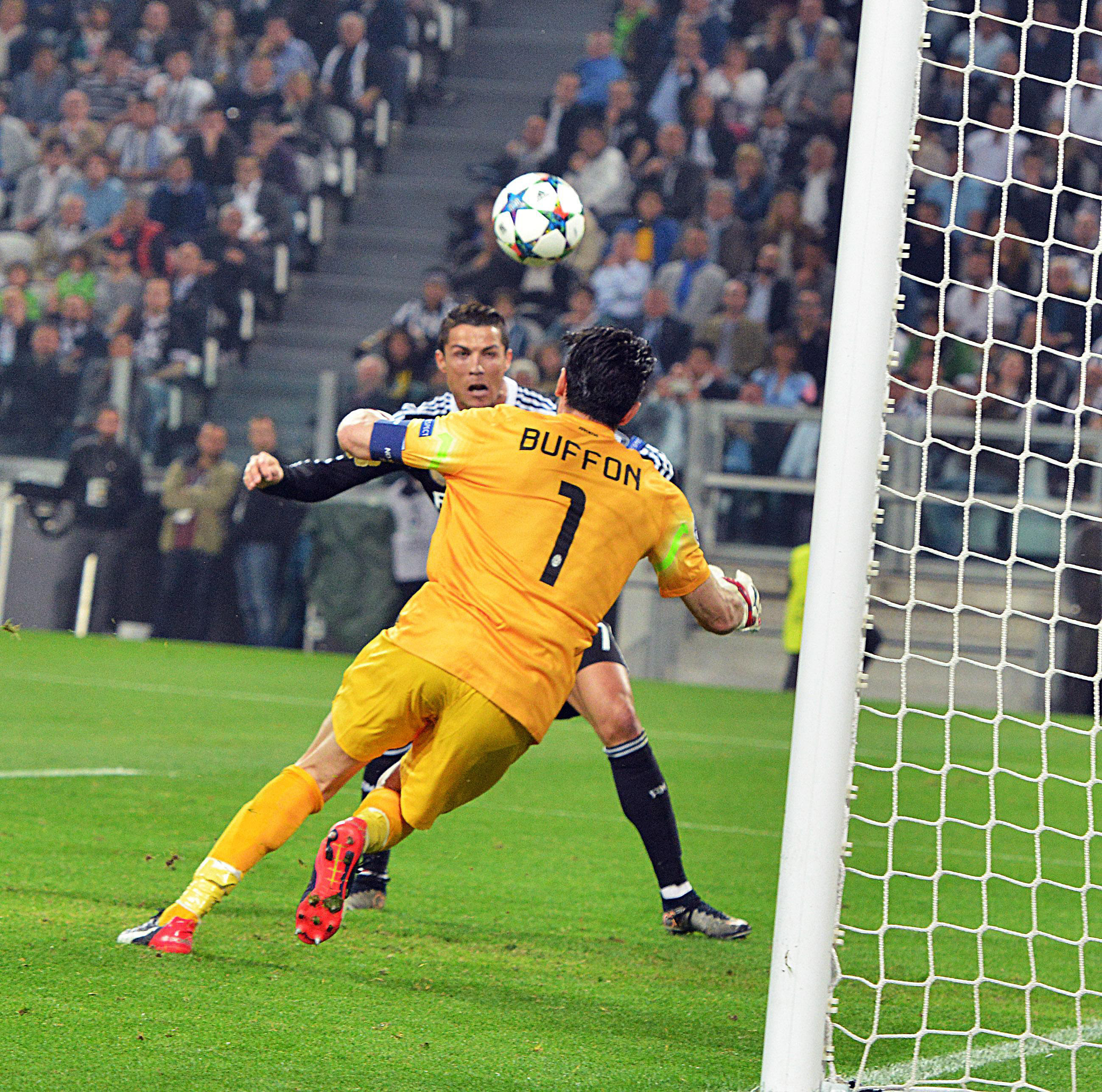 Juventus tops Real Madrid 2-1 as Champions semifinals start