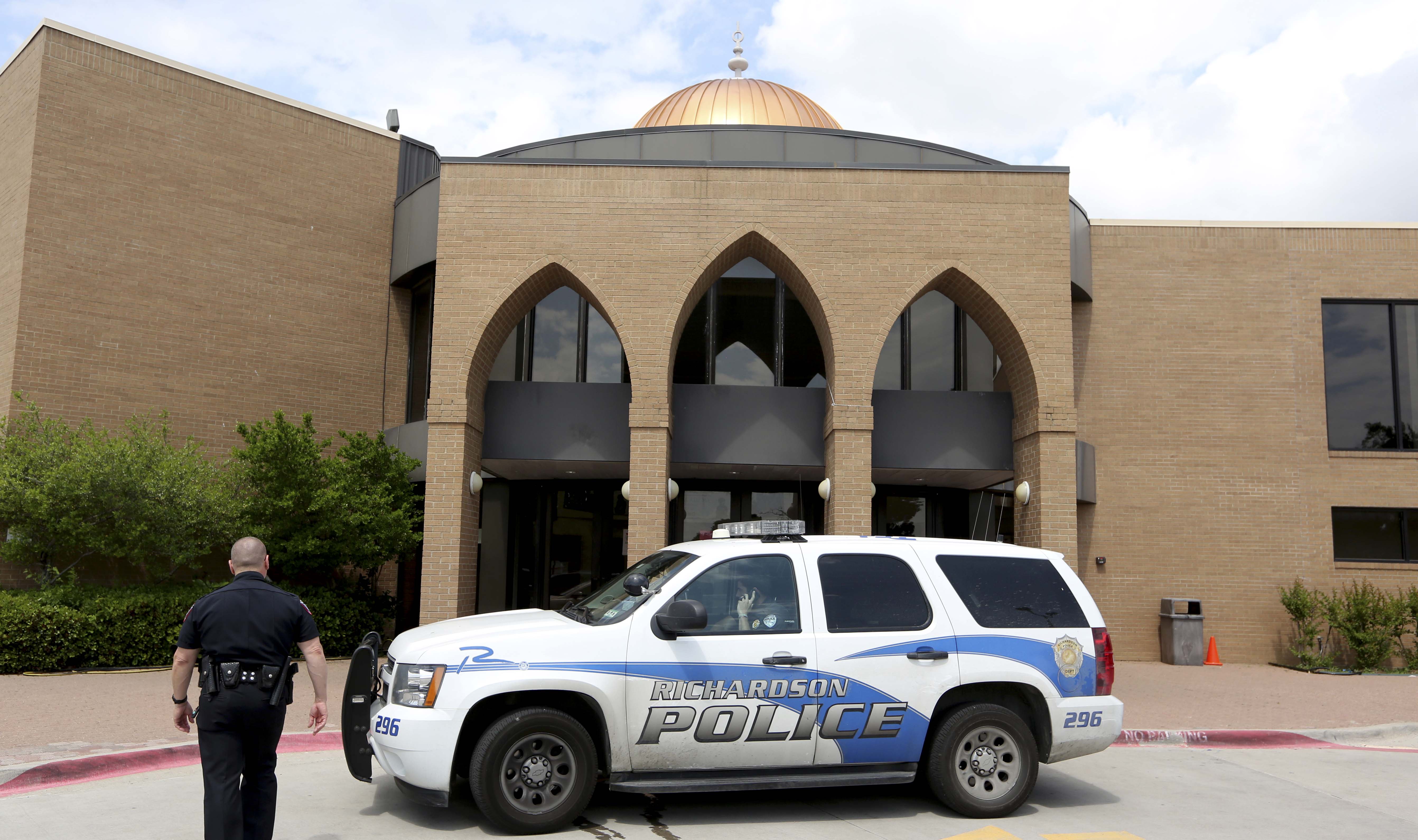Police investigate beating of man outside Dallas-area mosque