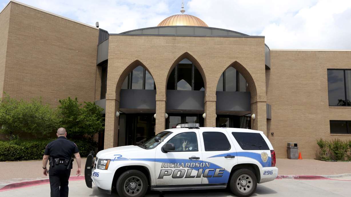 Police investigate beating of man outside Dallas-area mosque