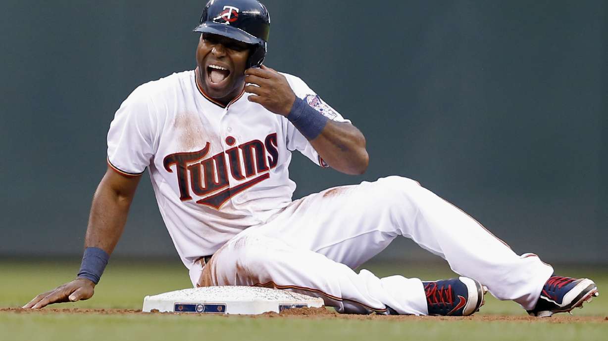 Chavez shines in Oakland's 2-1 victory over Twins