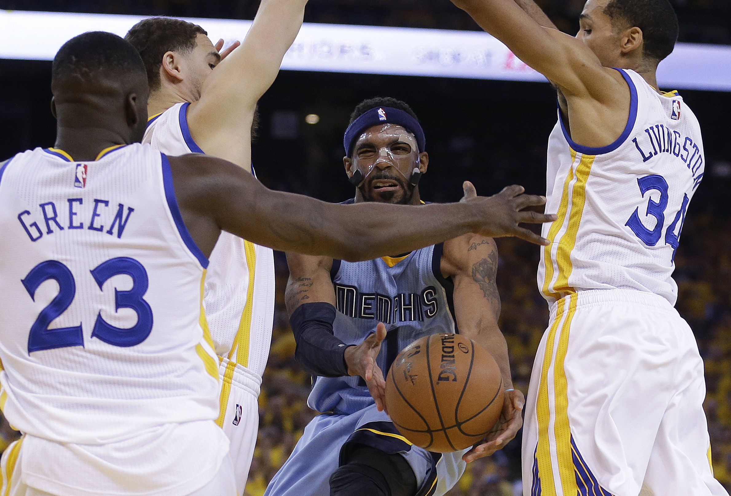Conley comes back, leads Grizzlies past Warriors 97-90