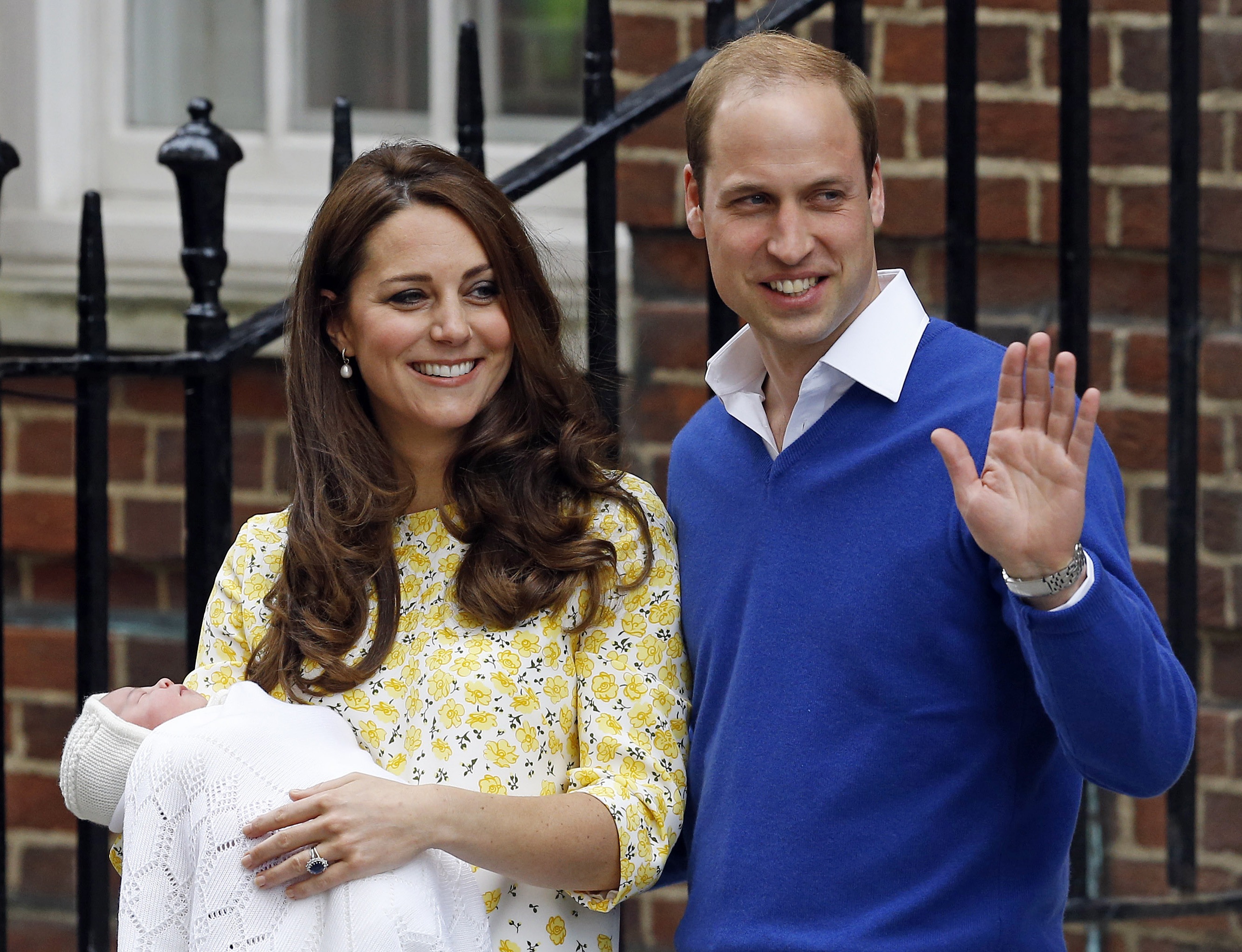 Prince William, wife Kate off to country home with children