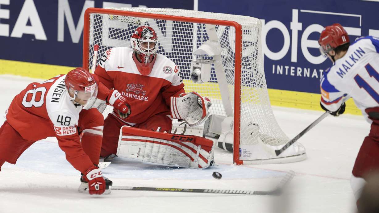 Canada beats Sweden 6-4 to stay perfect at ice hockey worlds