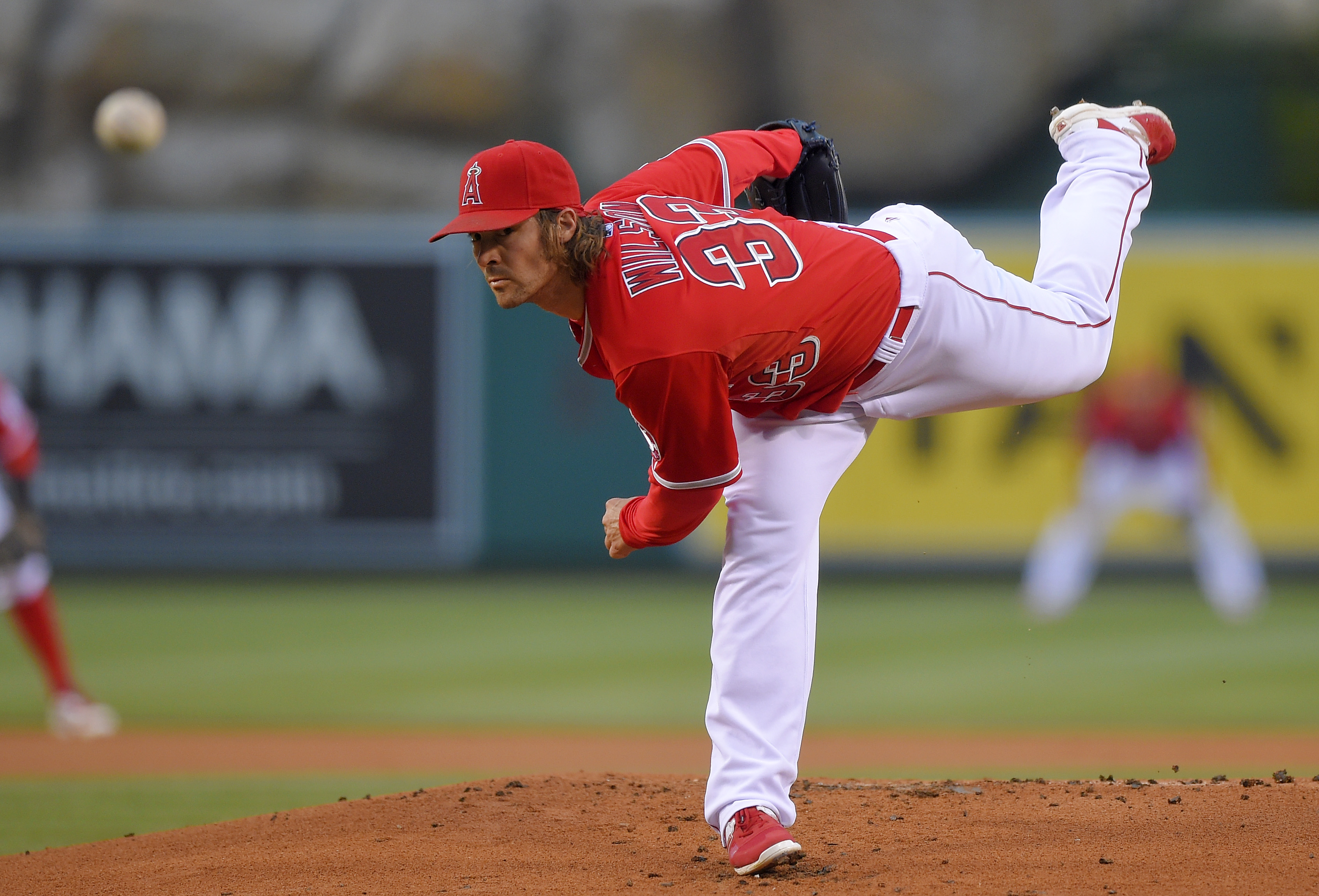 Giavotella's double in 9th lifts Angels over Mariners 4-3