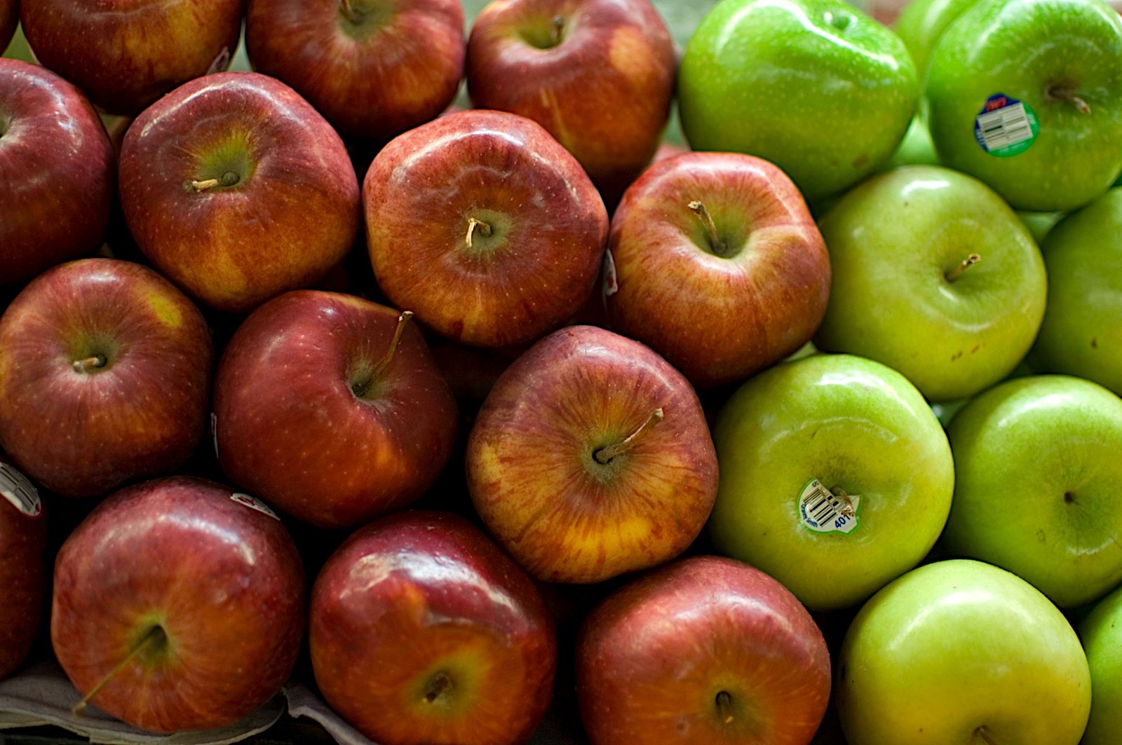 Washington's apple and cherry industry wary of trade war