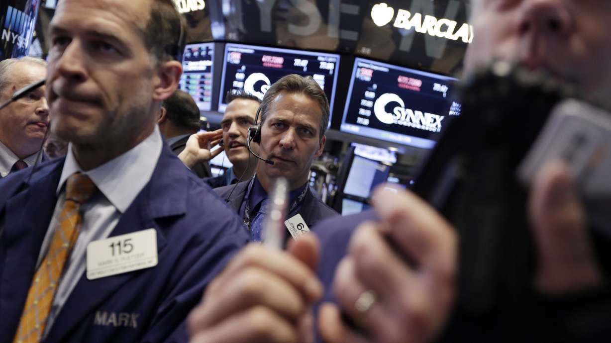 US stock indexes close slightly higher a day after a drop