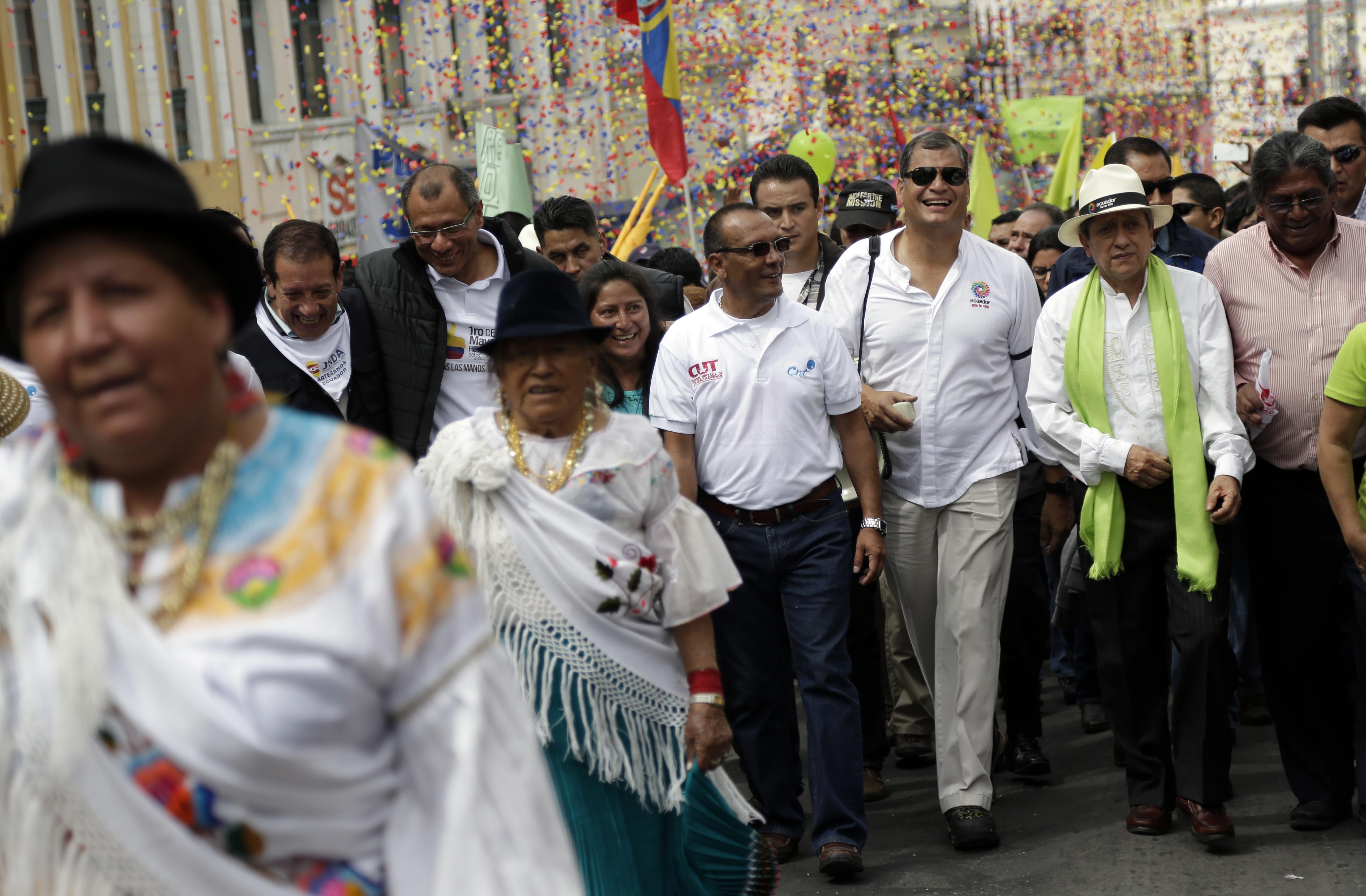 Ecuador leader halts motorcade to confront teenage critic