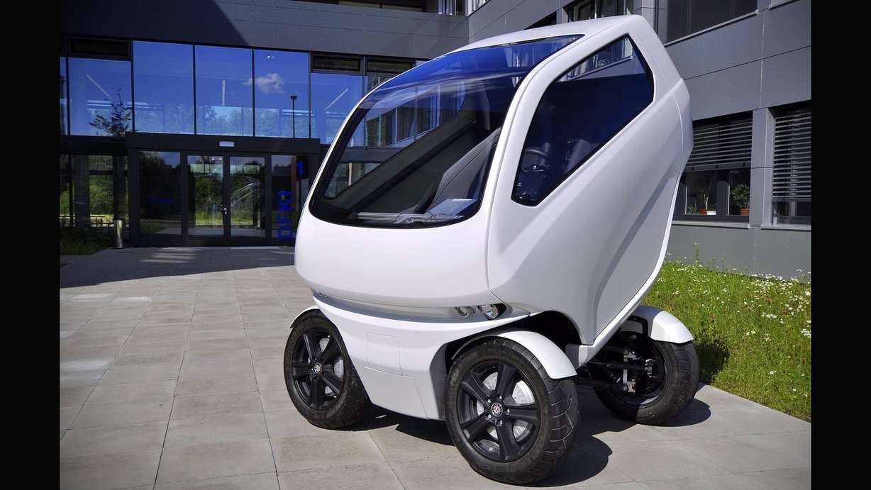 "It is able to reduce its own size by about 80cm, which makes it almost as small as a bike in length. And with this kind of feature you can go into very tiny parking spaces. You are still able to turn on the spot, you are still able to drive sideways and you are still able to connect to charging stations, for example." –Timo Birnschein