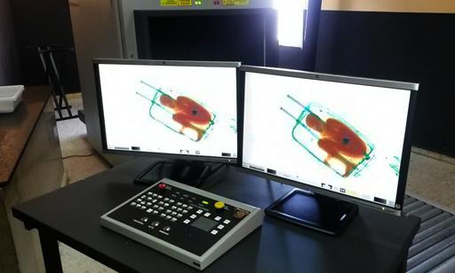 Prisión para padre de niño escondido en una maleta