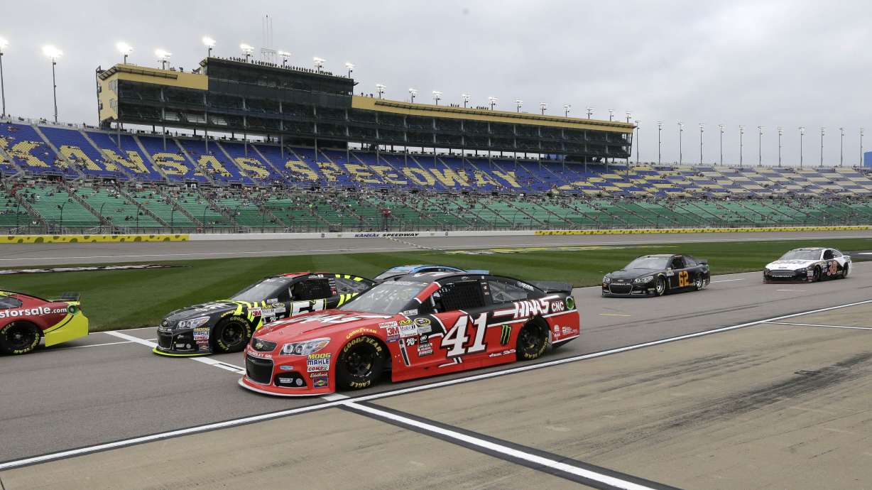 Logano wins pole for Saturday night race at Kansas Speedway