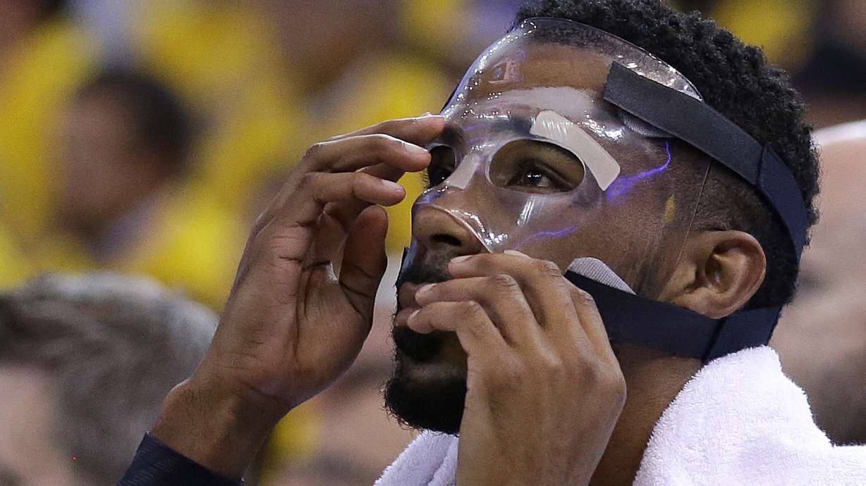 Grizzlies' Conley has new mask with swelling easing in cheek