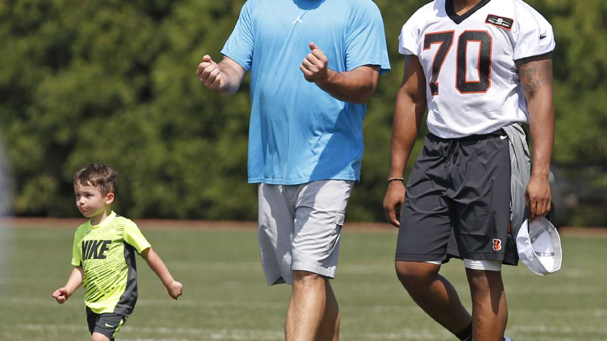 Andrew Whitworth talks to Bengals owners about future