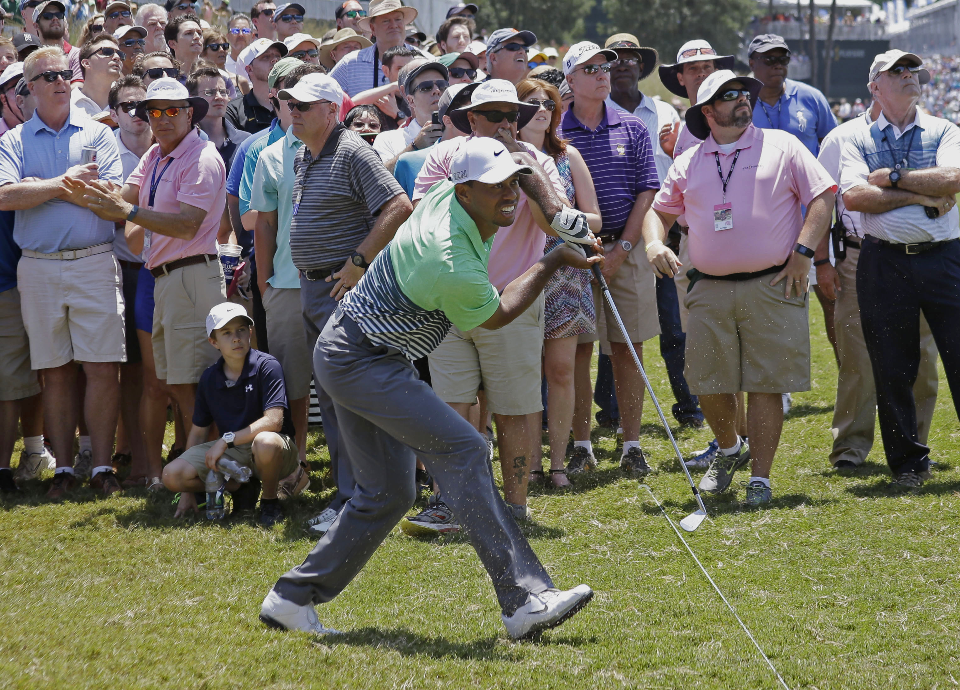 Woods goes wrong direction at Sawgrass