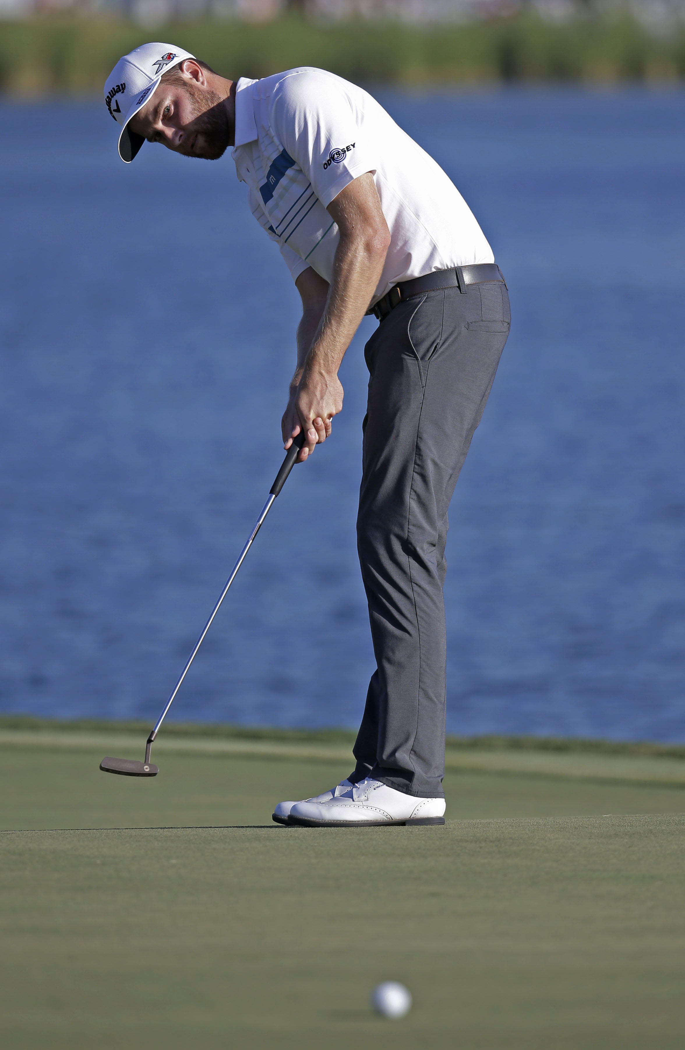 Kirk nudges in front of crowded leaderboard at Players