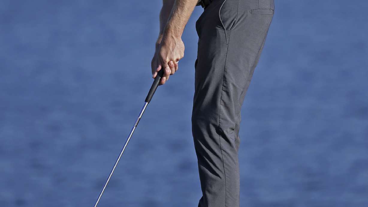 Kirk nudges in front of crowded leaderboard at Players