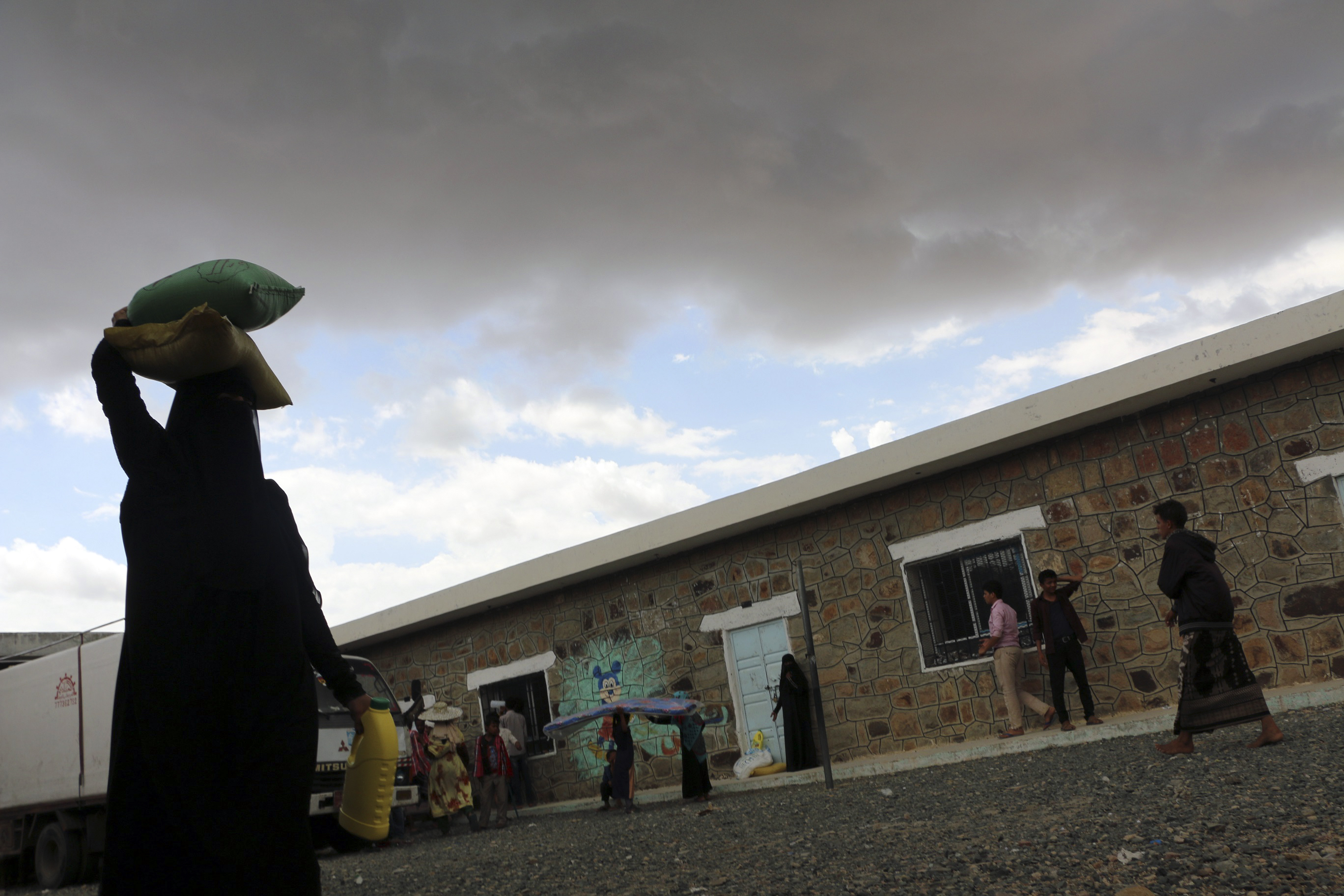 Yemen's Shiite insurgents, army rebels back 5-day cease-fire