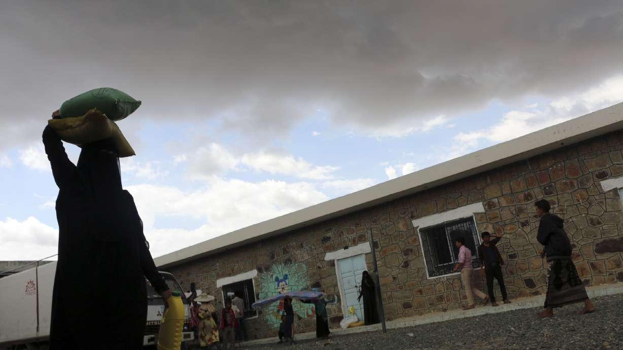 Yemen's Shiite insurgents, army rebels back 5-day cease-fire