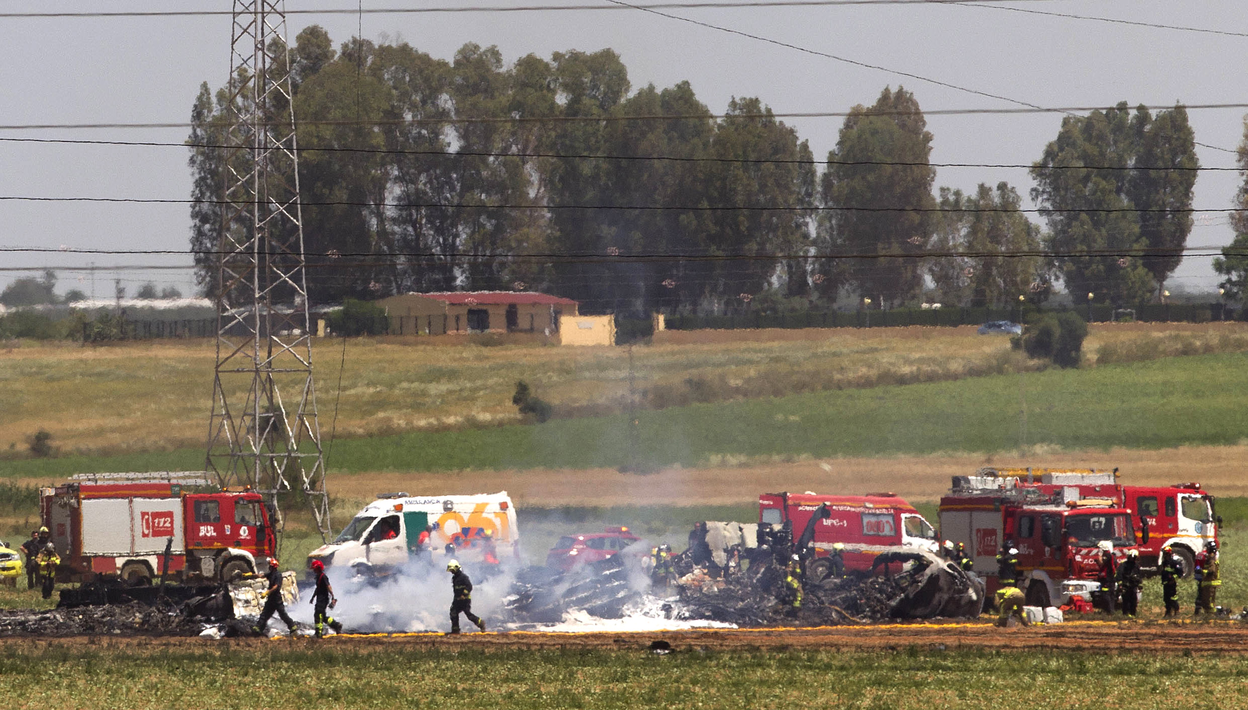 Spain's leader praises men who helped plane crash survivors