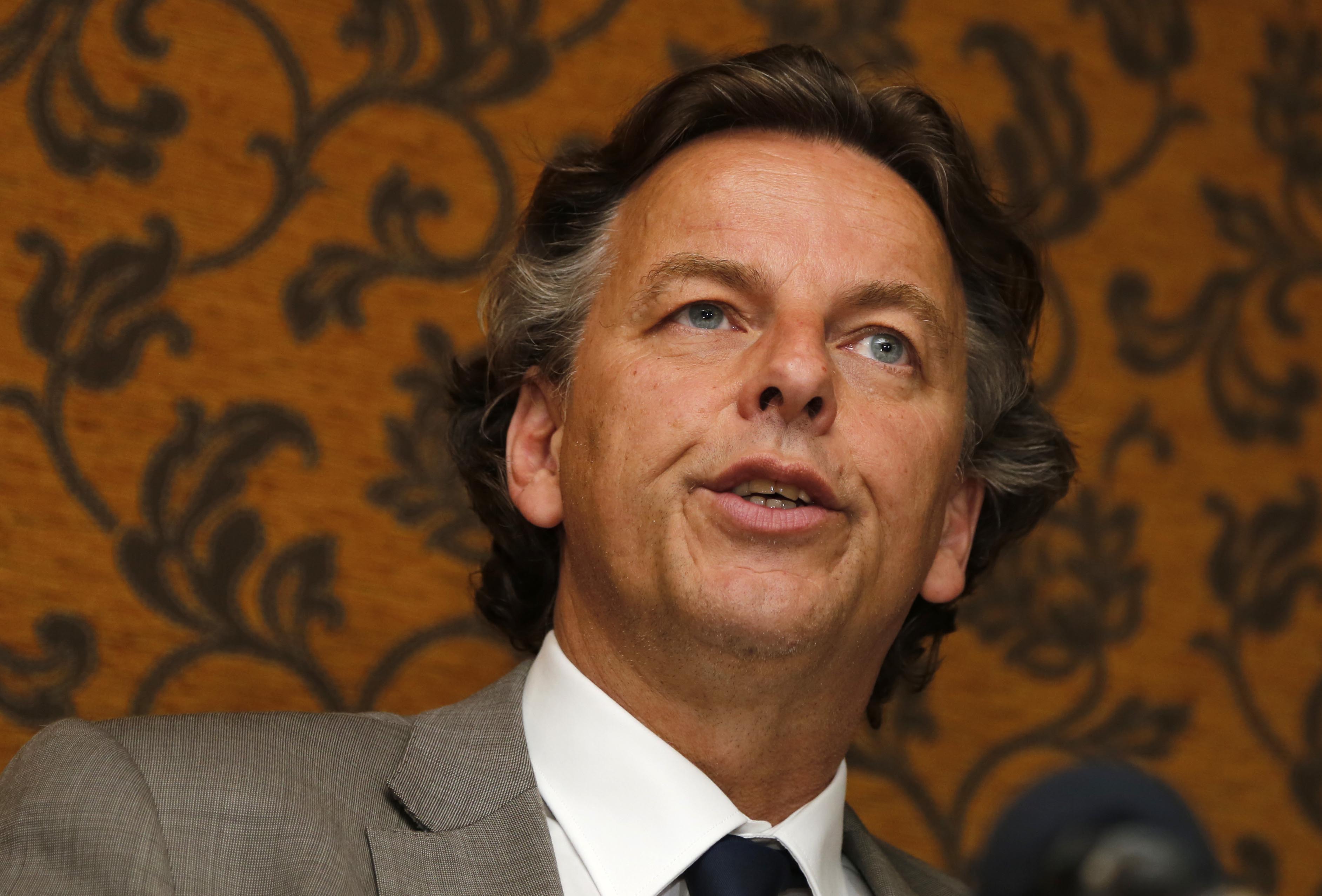 Diplomats, business people flood Cuba amid warmer US ties