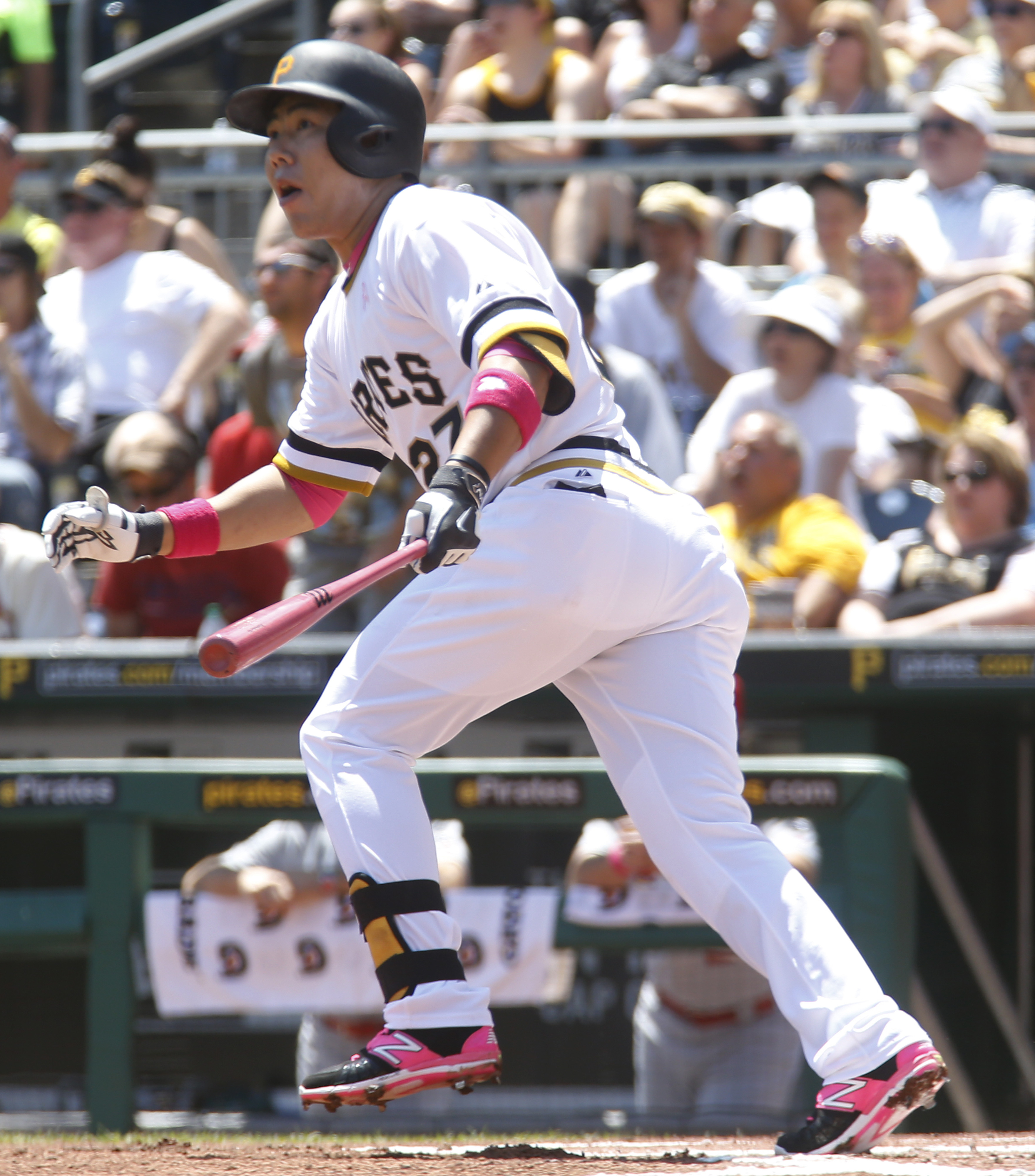 Pirates slip past Cards for 4-3 victory