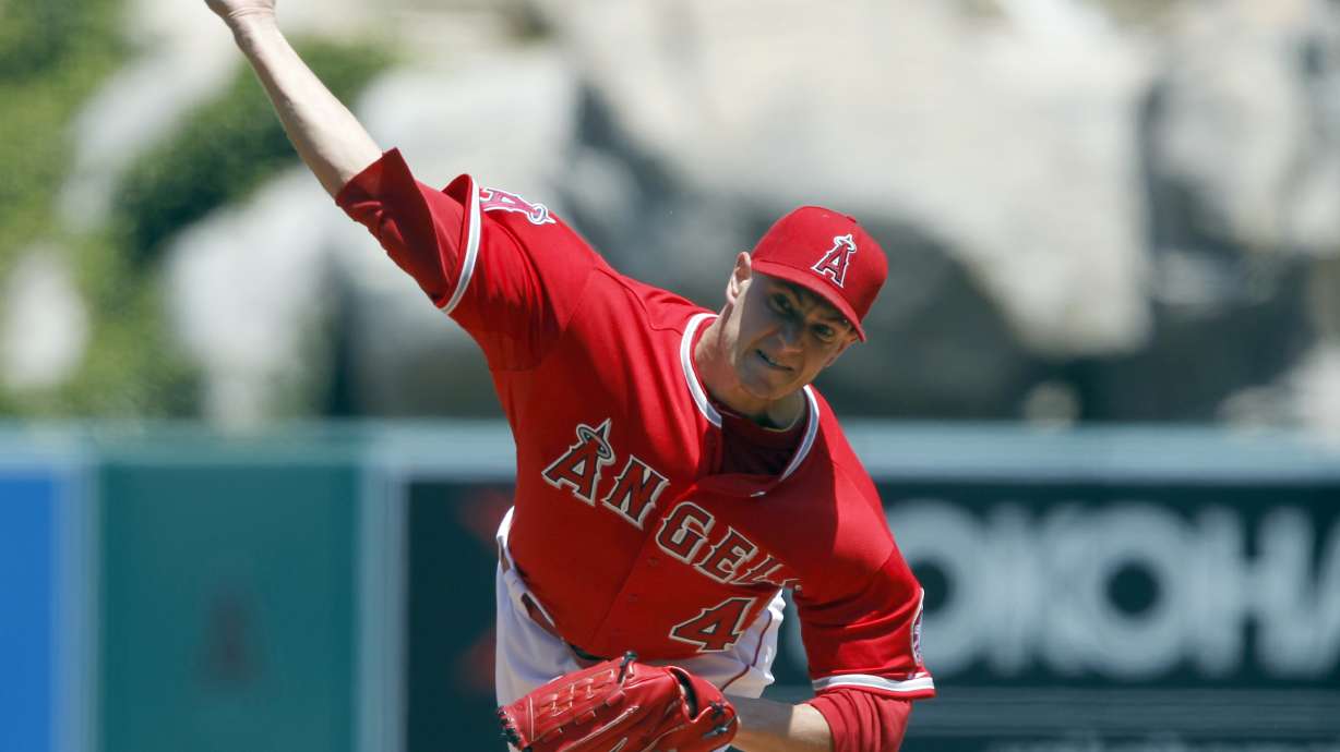 Richards takes no-hit bid into 7th, Angels beat Astros 3-1