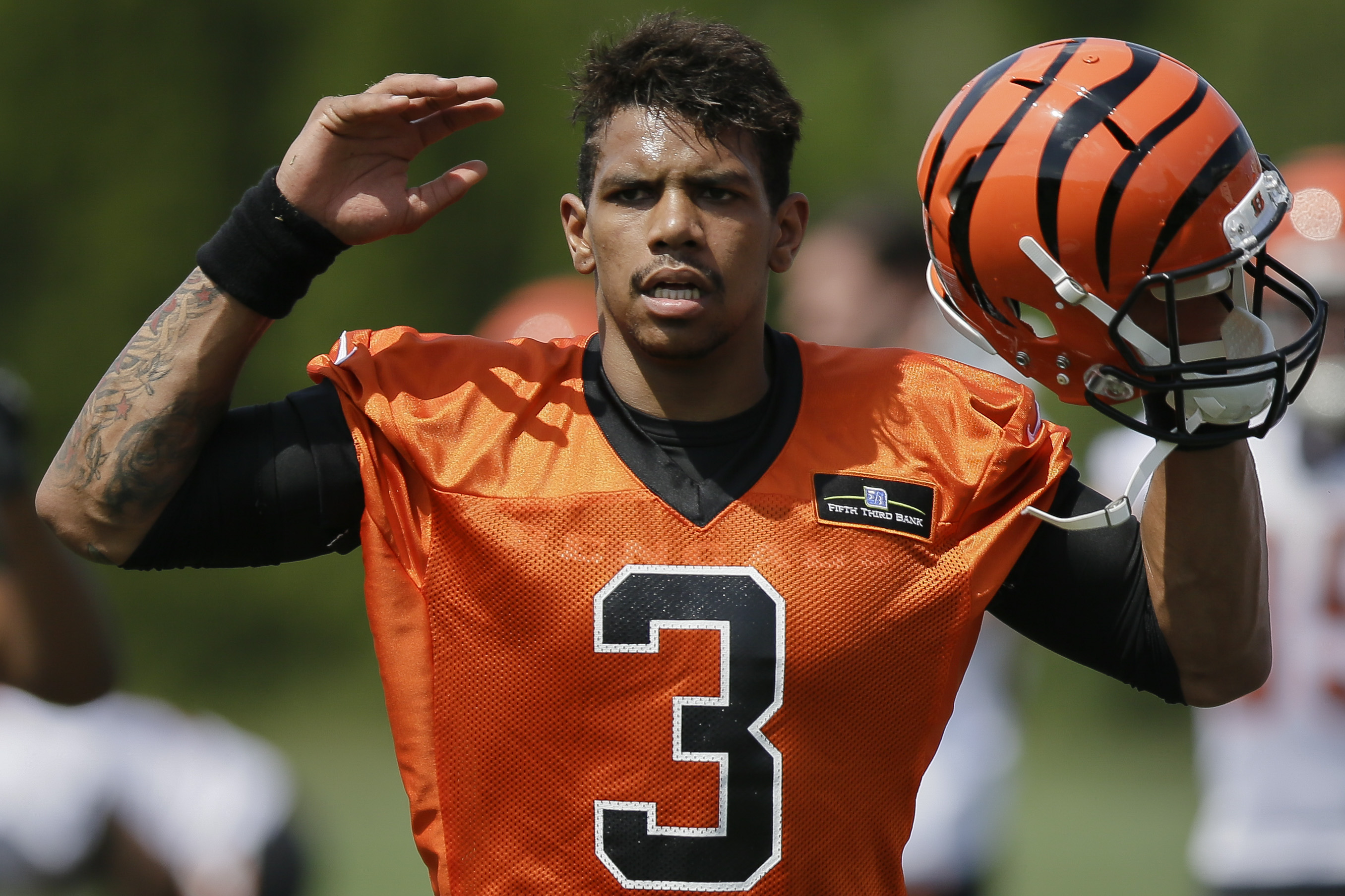 Bengals sign QB Terrelle Pryor, competing for backup job