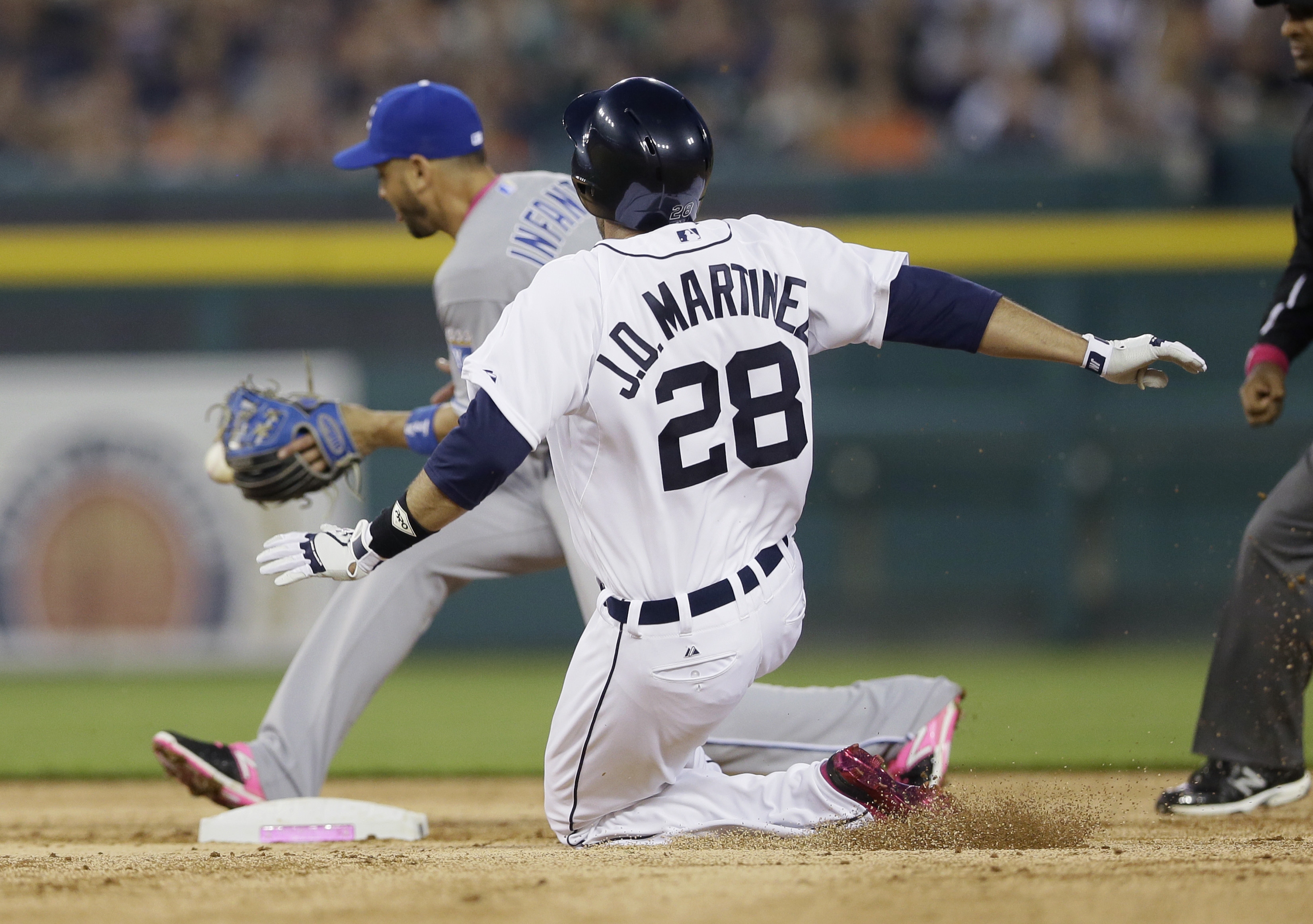 Royals edge Tigers 2-1 in 10 after long delay