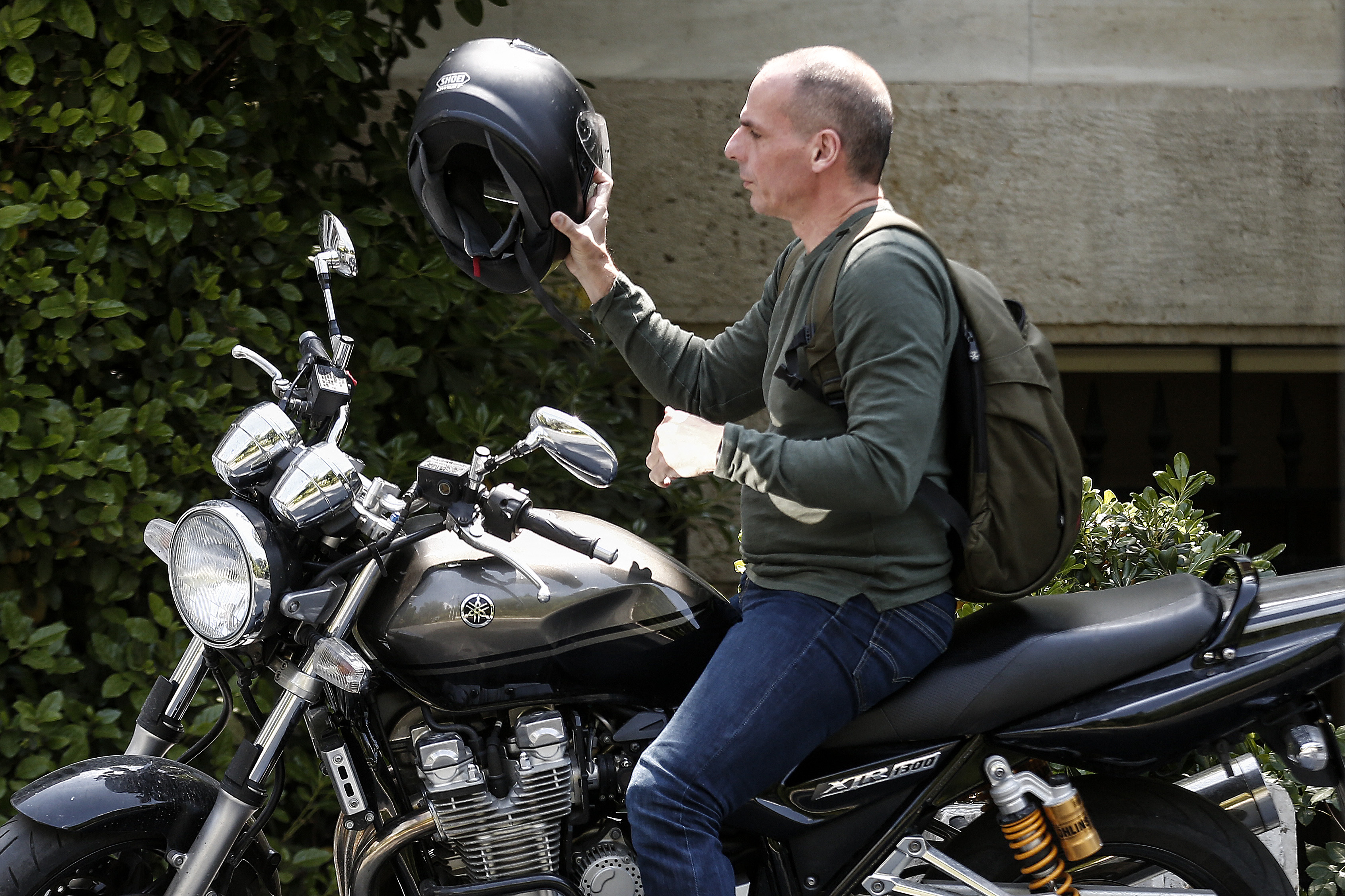 Greece makes progress with creditors as cash crunch looms