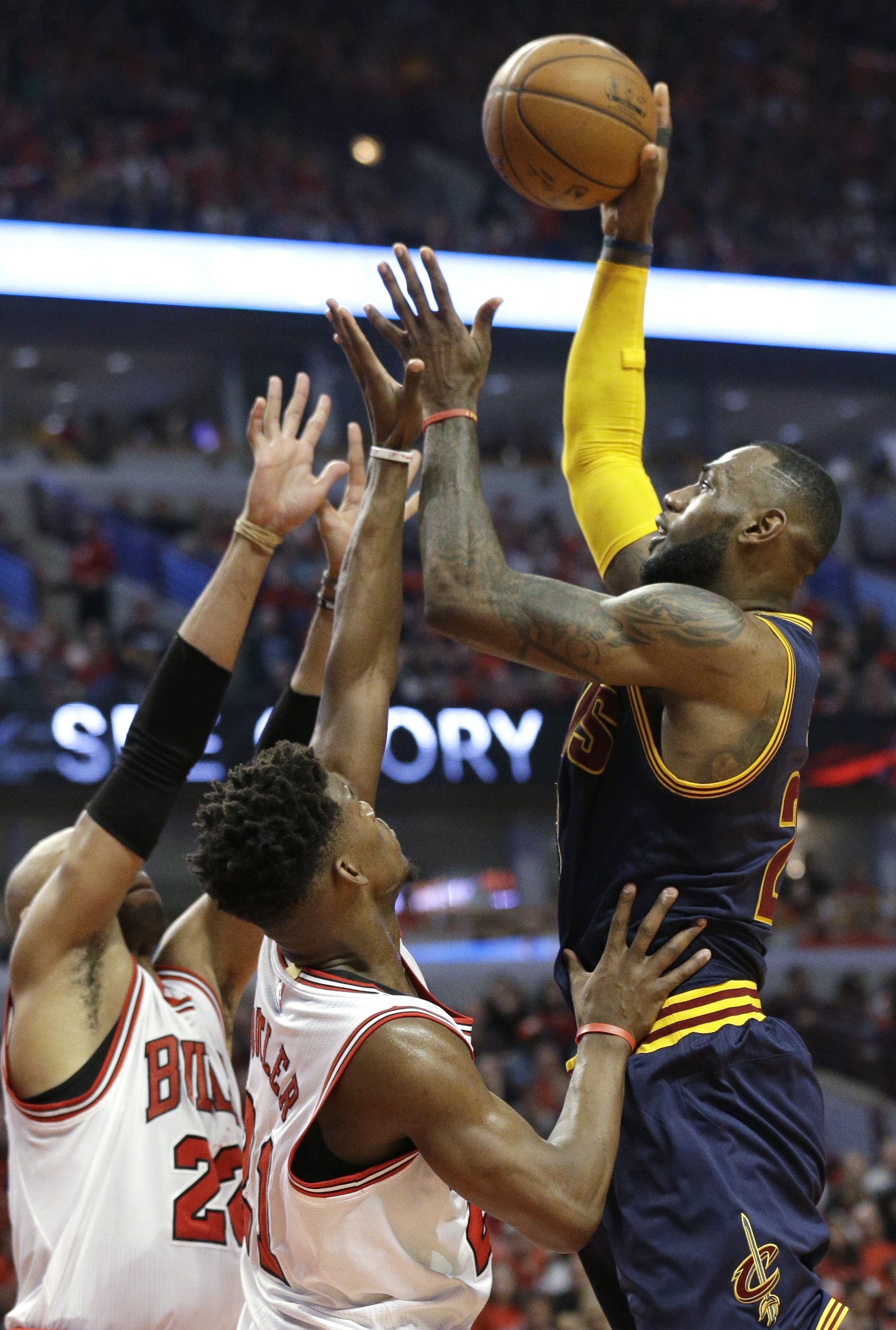 LeBron, Irving both nursing injuries before Game 5
