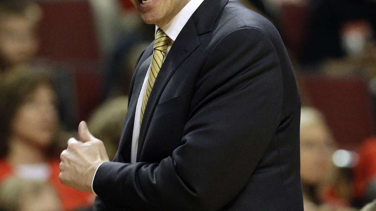 Cavs coach Blatt owns up to late-game gaffes, LeBron bailout