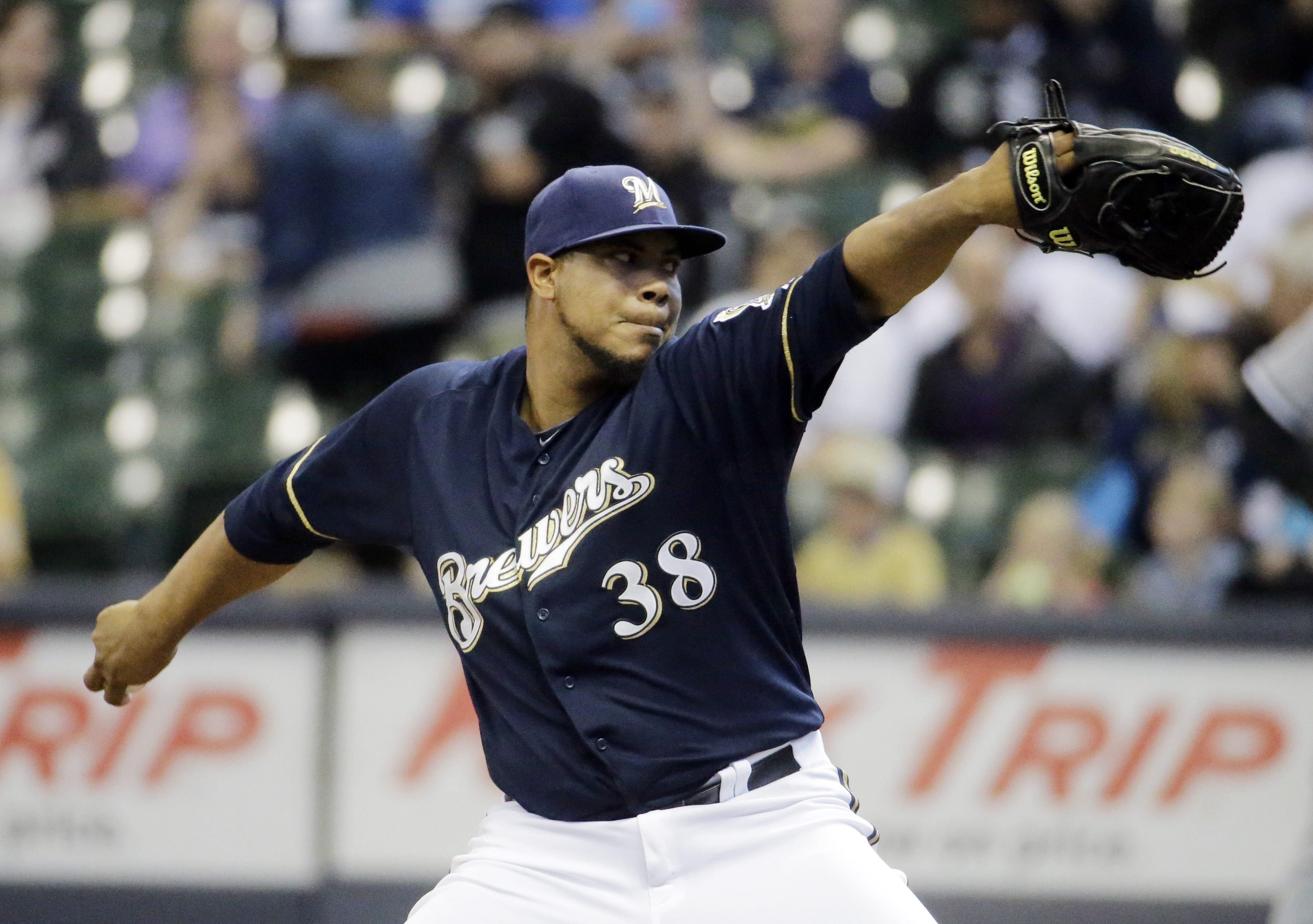 Herrera's homer in eighth lifts Brewers over White Sox 10-7
