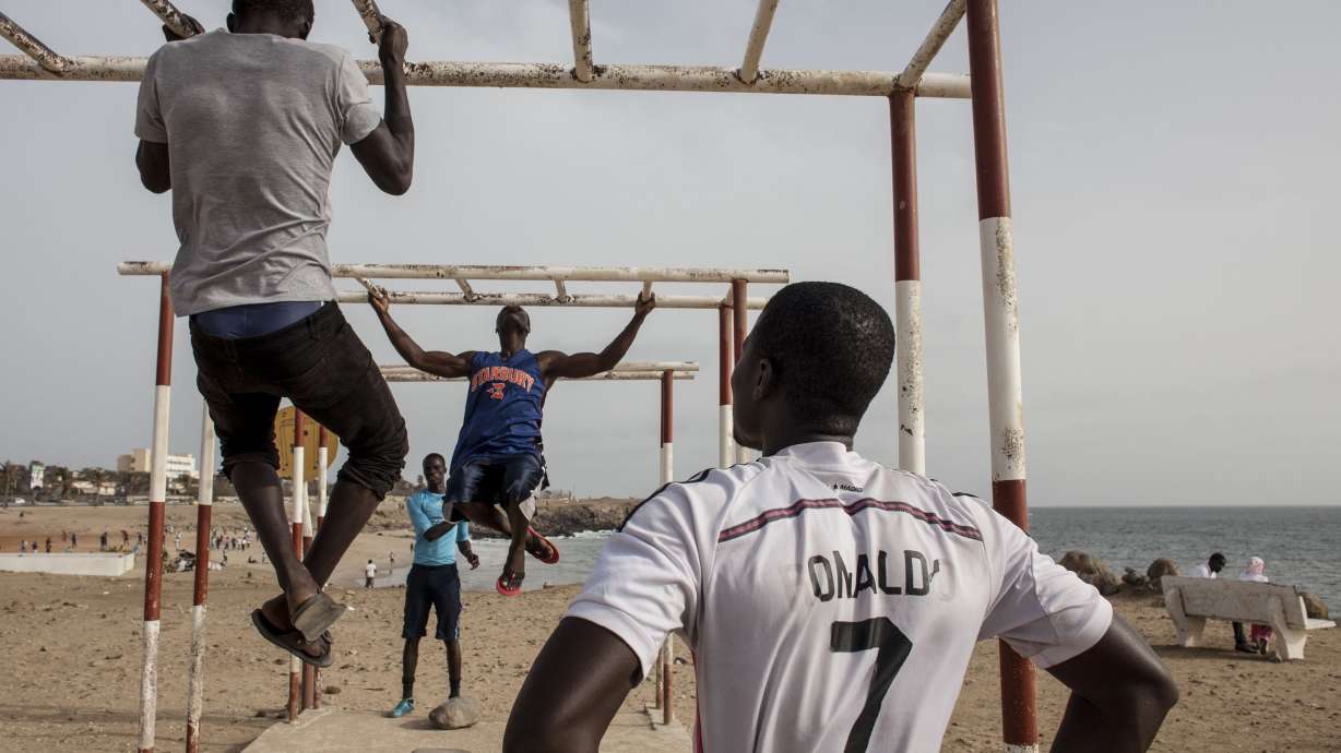 Senegalese in the capital flock to the beach for workouts